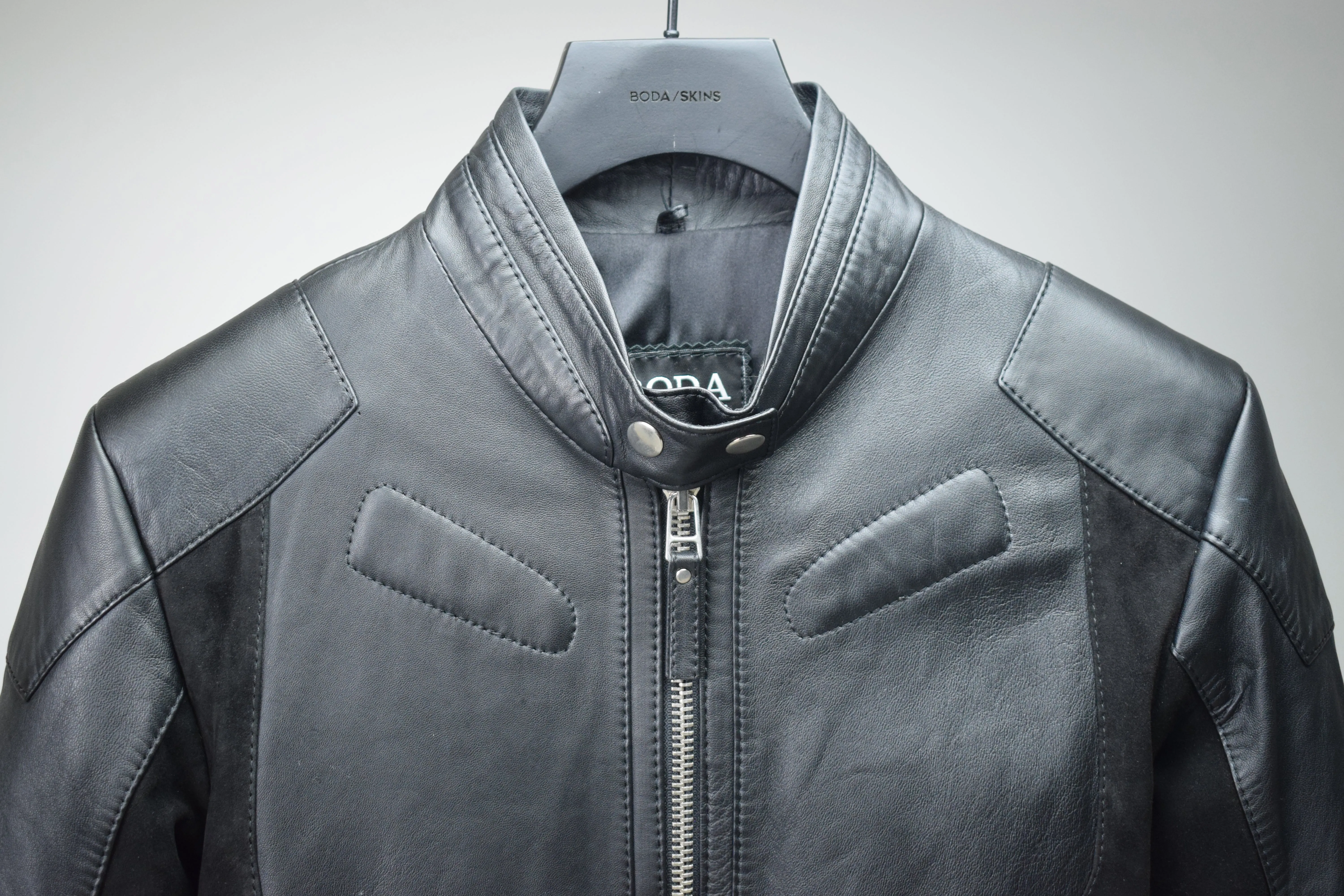 Cafe Racer Suede: Silver Hardware / Mens / XS / Excellent sold by Boda Skins product image thumbnail 3