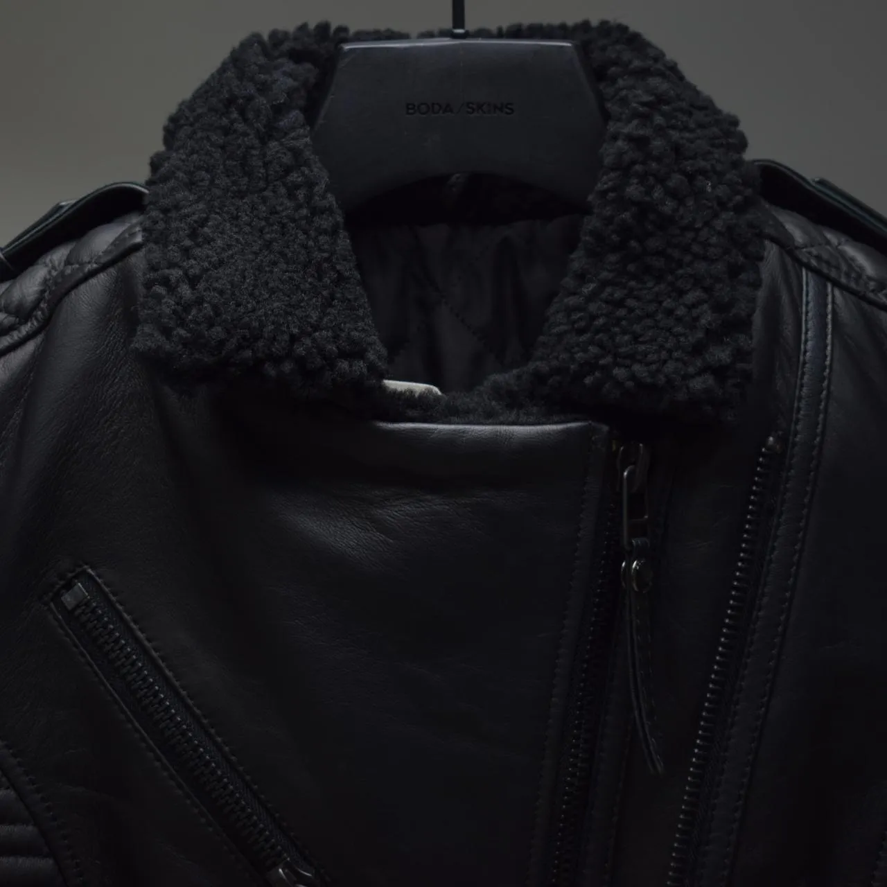 Kay Michaels 2.0: Shearling / Womens / Multi Size / Excellent sold by Boda Skins product image thumbnail 3