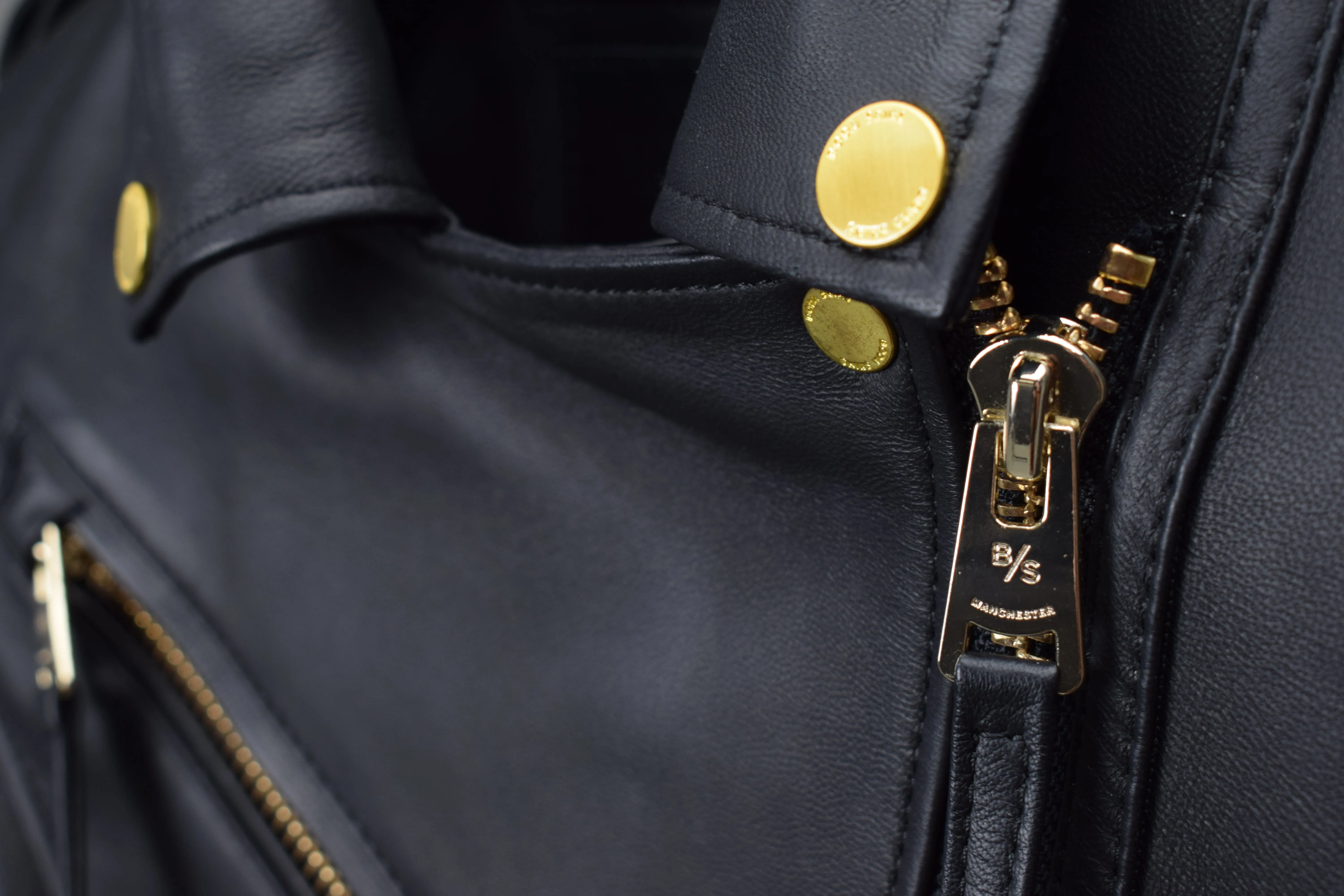 JAWS 3.0: MIXED Gold Hardware / Womens / XXS / Excellent sold by Boda Skins product image thumbnail 4