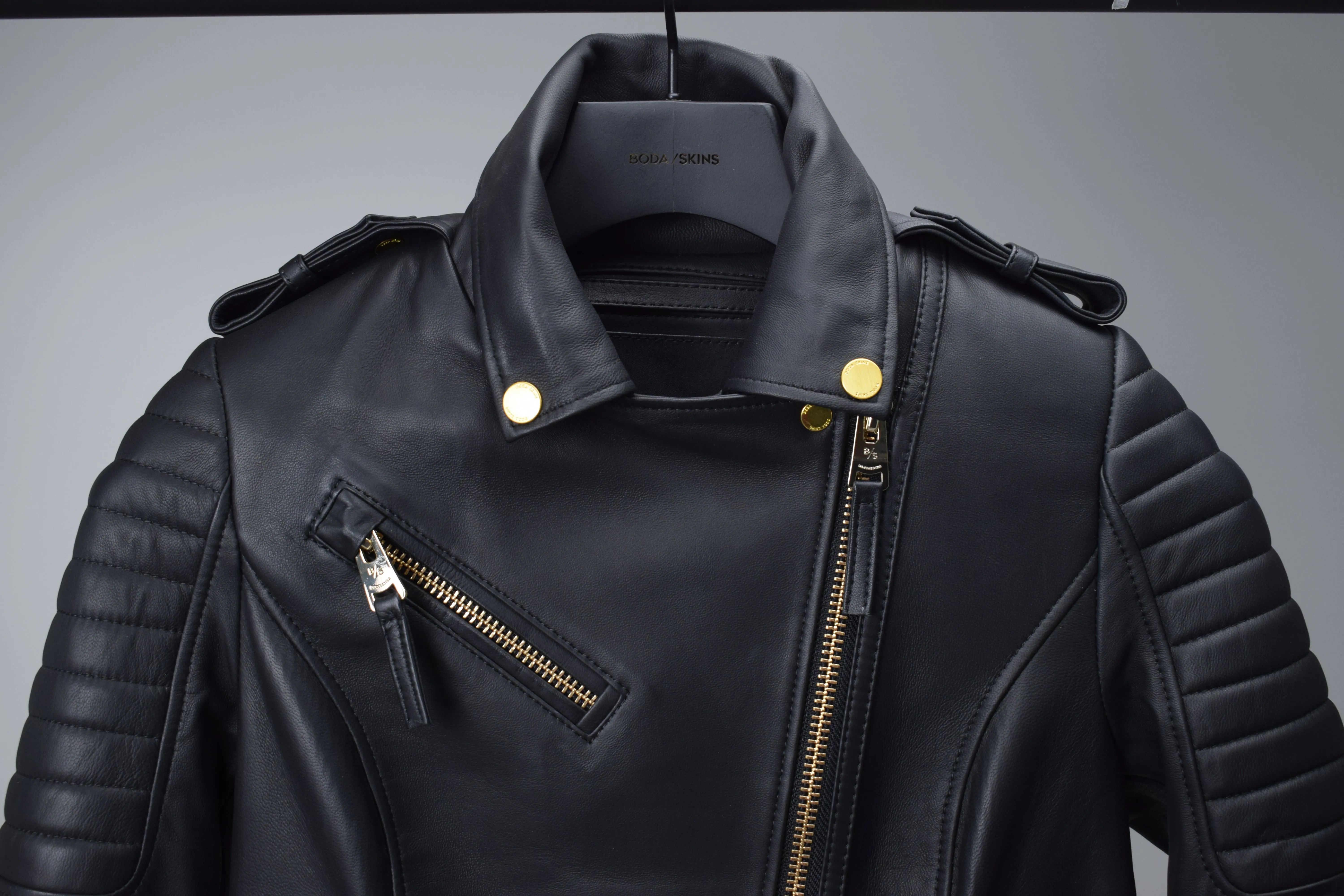 JAWS 3.0: MIXED Gold Hardware / Womens / XXS / Excellent sold by Boda Skins product image thumbnail 3