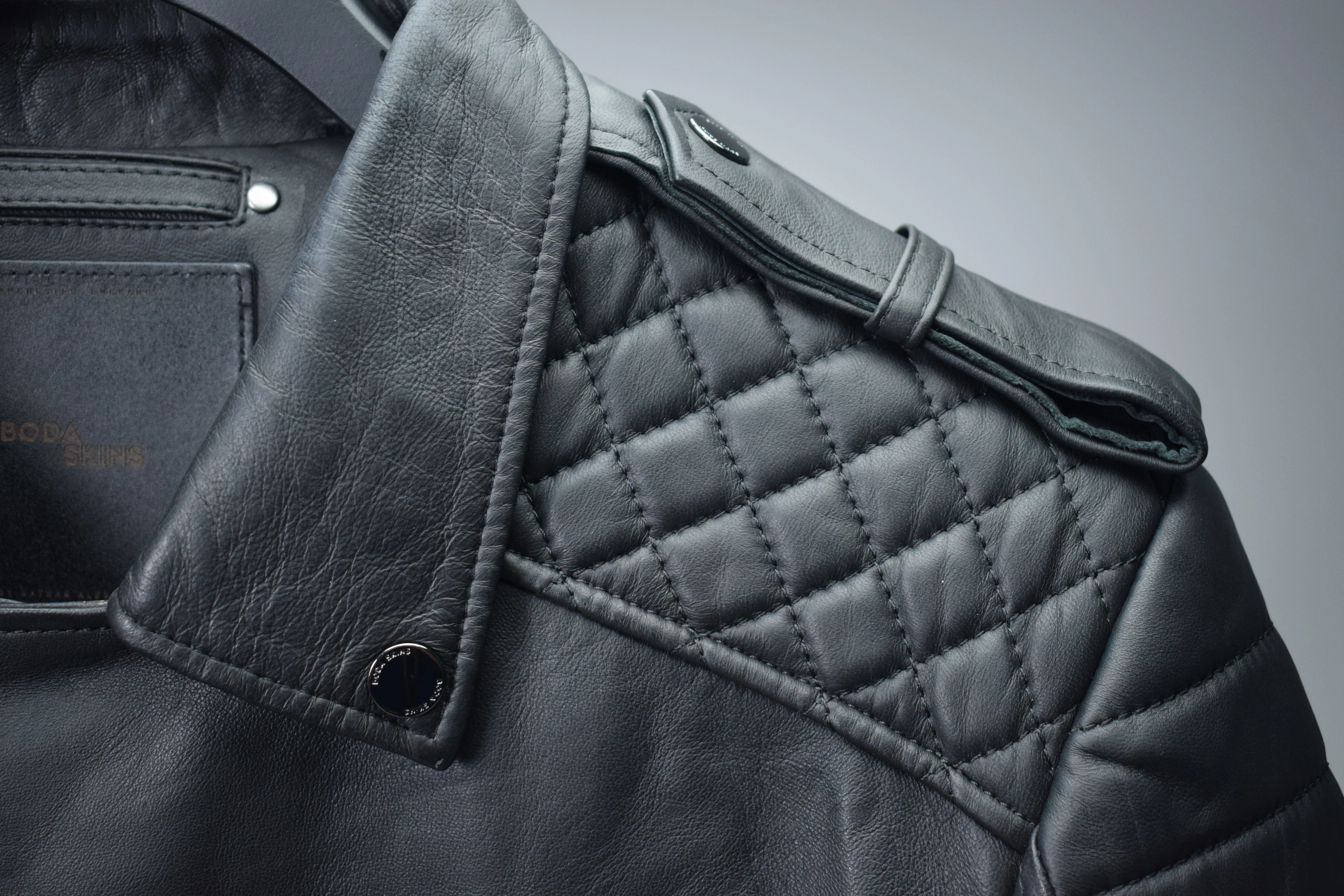 SM079 / KAY MICHAELS 2.0 METALLICA RIDE THE LIGHTNING (Men's) sold by Boda Skins product image thumbnail 3