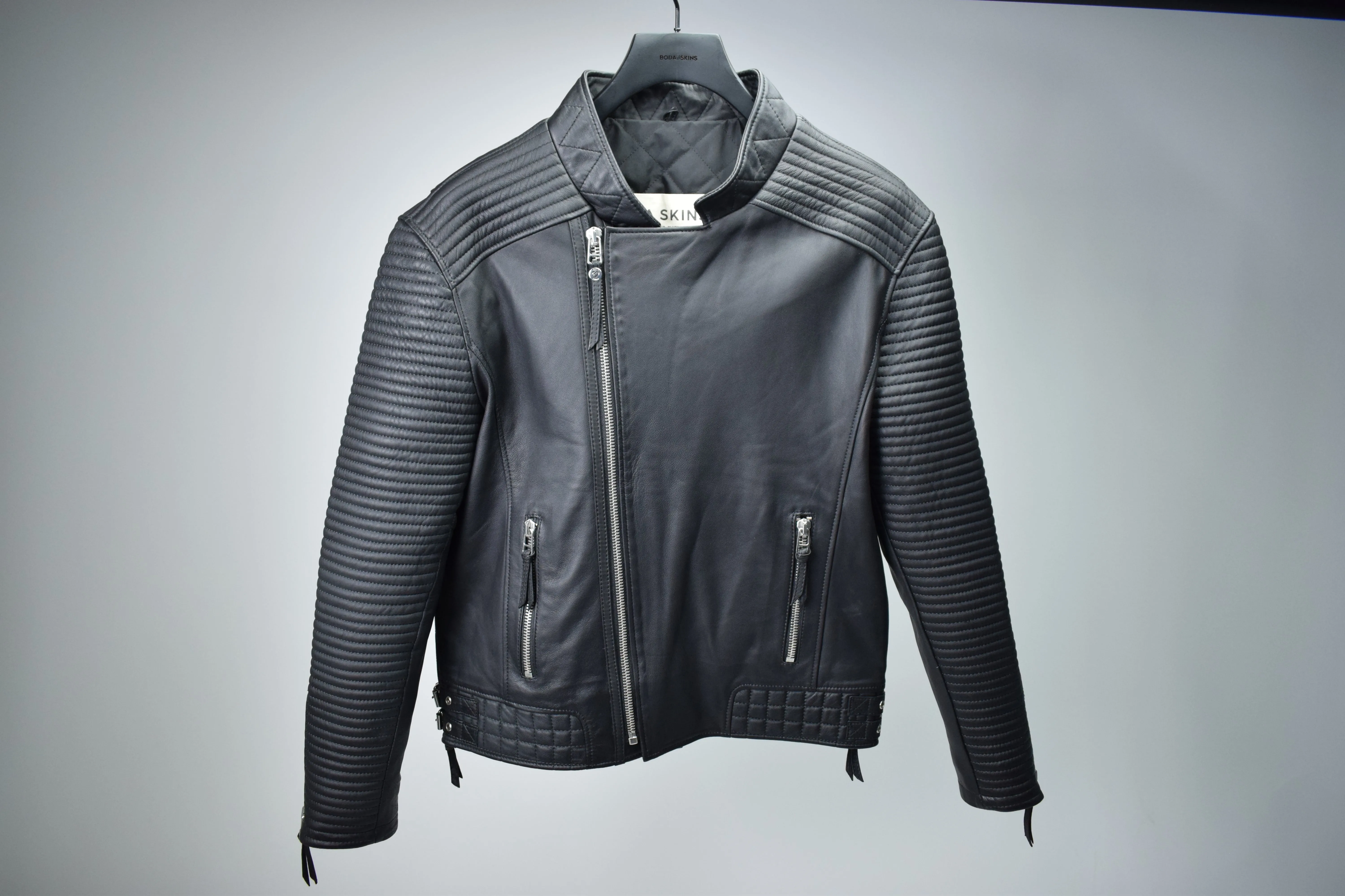 AXL: Silver Hardware / Mens / XXL / Excellent sold by Boda Skins