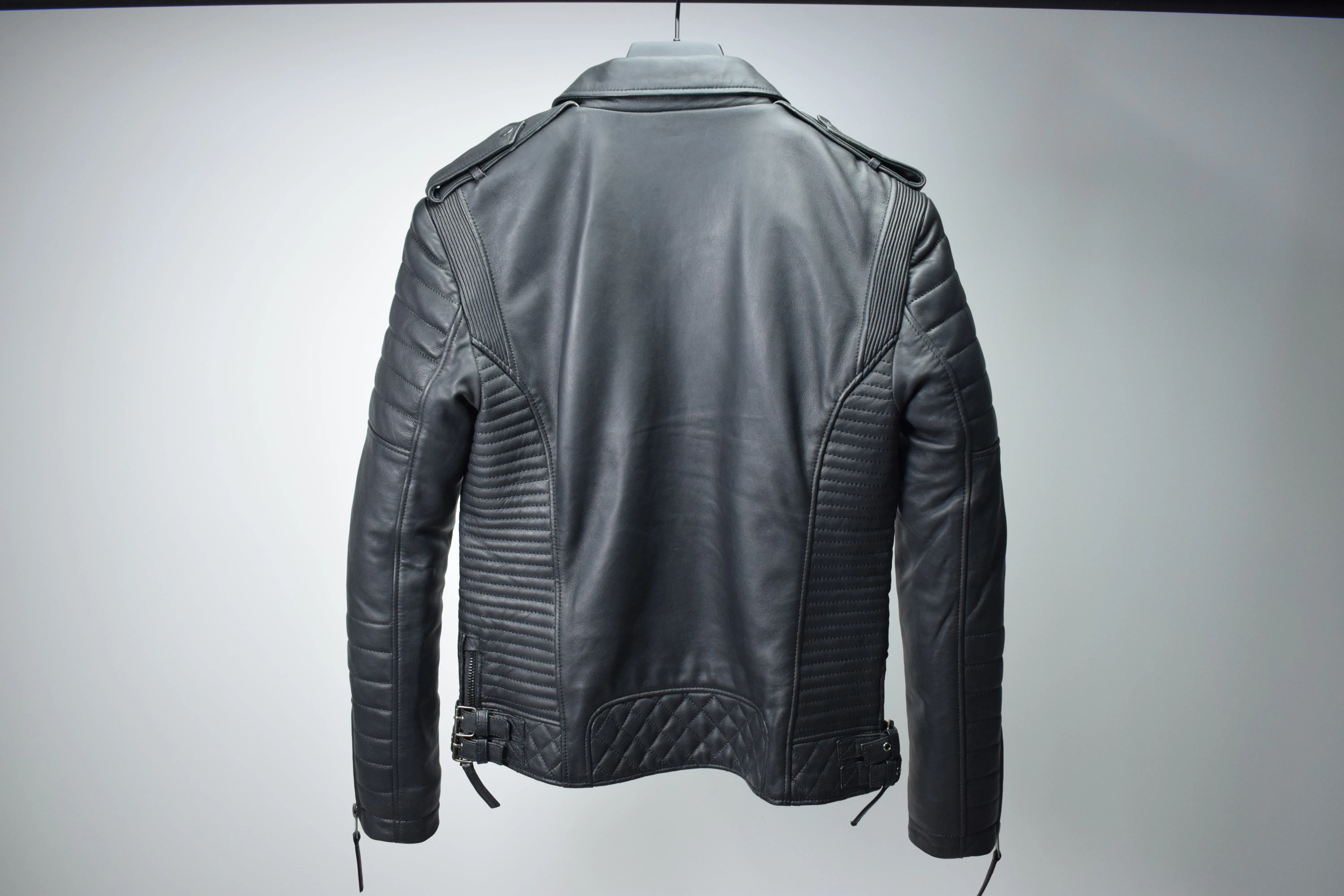 SM051 / Kay Michaels 1.0: Black Hardware (MEN'S) sold by Boda Skins product image thumbnail 2