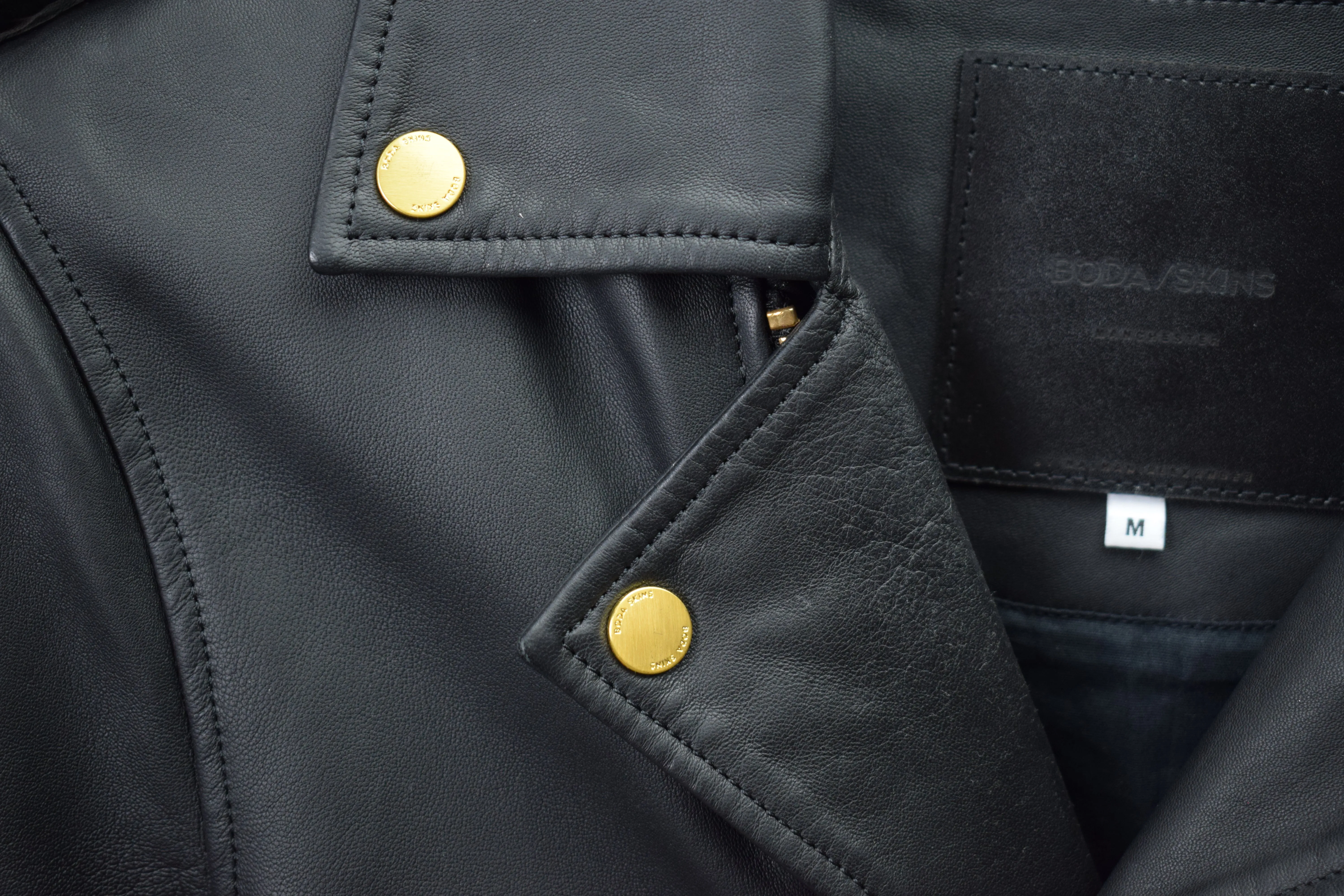 Voyager 3.0: Gold Hardware / Mens / M / Excellent sold by Boda Skins product image thumbnail 3