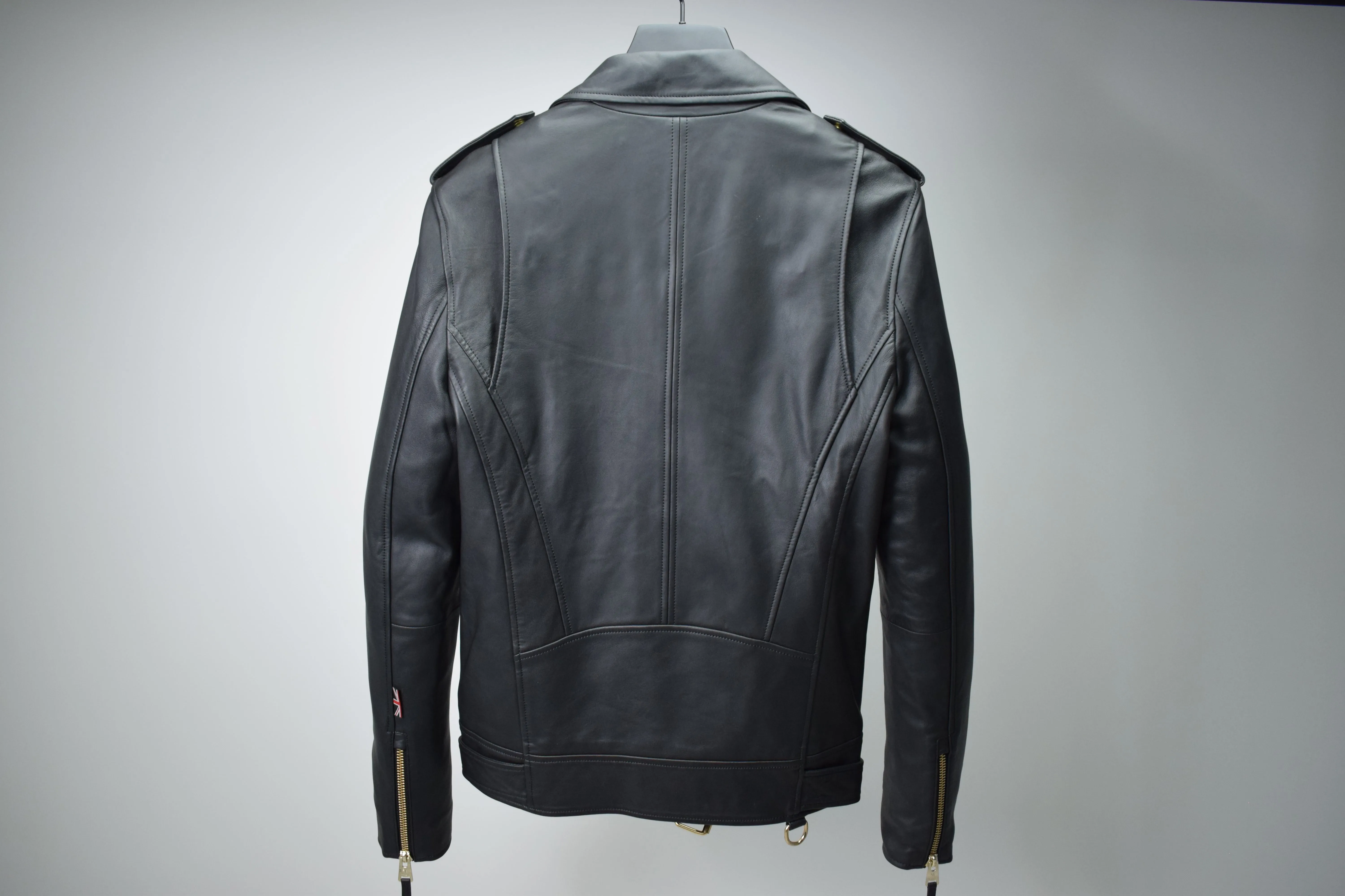 Voyager 3.0: Gold Hardware / Mens / M / Excellent sold by Boda Skins product image thumbnail 2