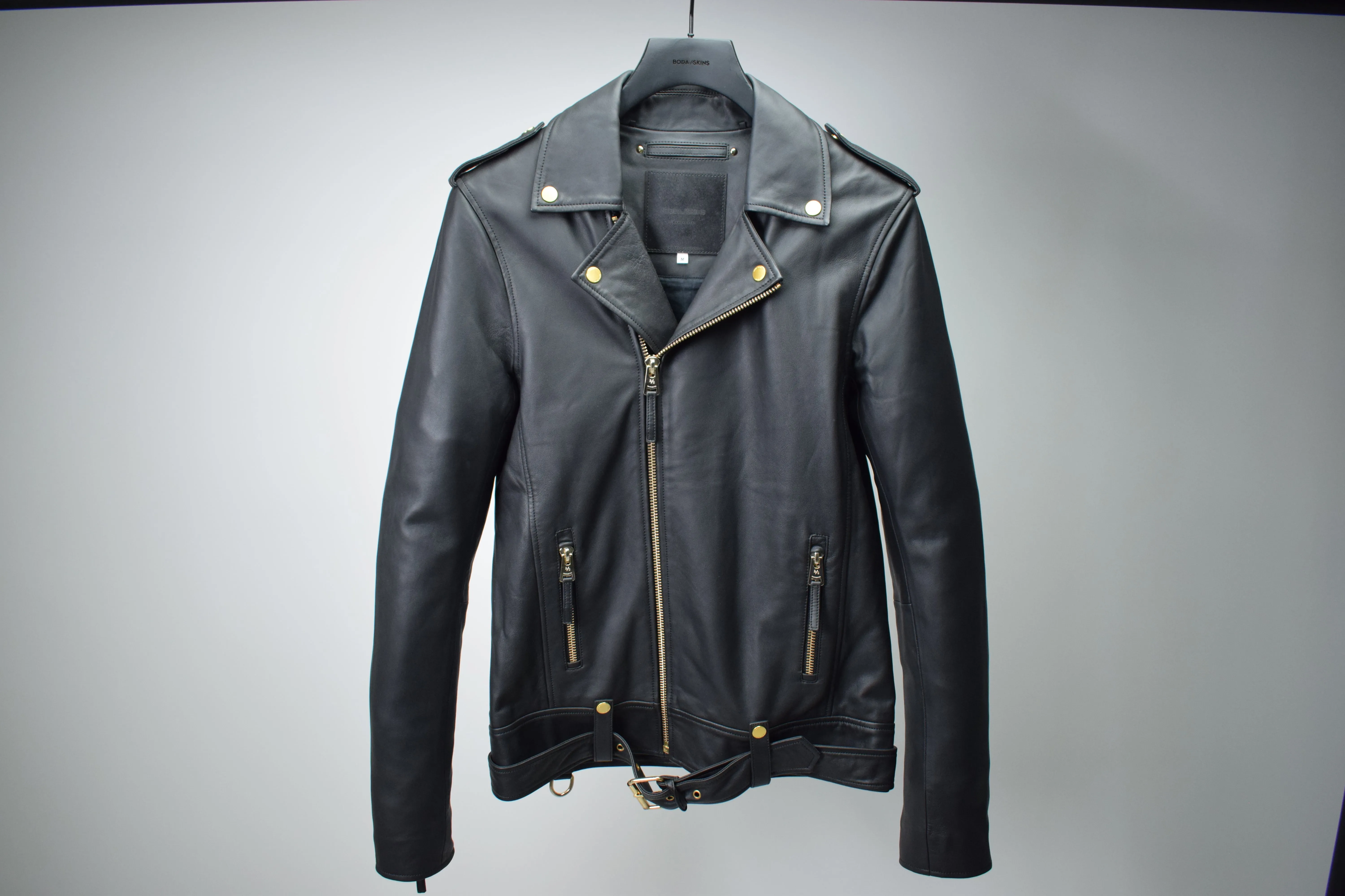 Voyager 3.0: Gold Hardware / Mens / M / Excellent sold by Boda Skins