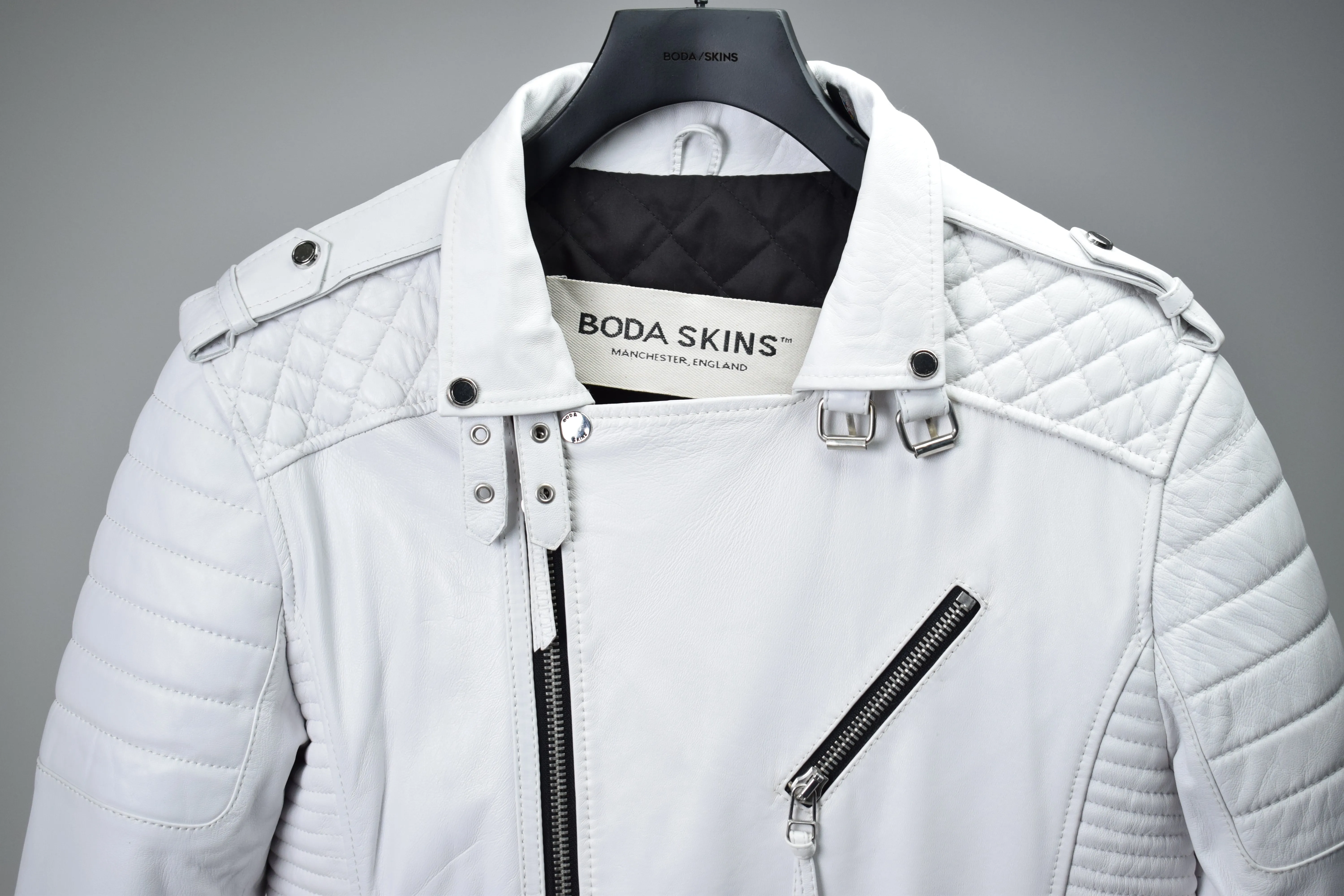 SM082 / Kay Michaels HYBRID: WHITE (Men's) sold by Boda Skins product image thumbnail 2