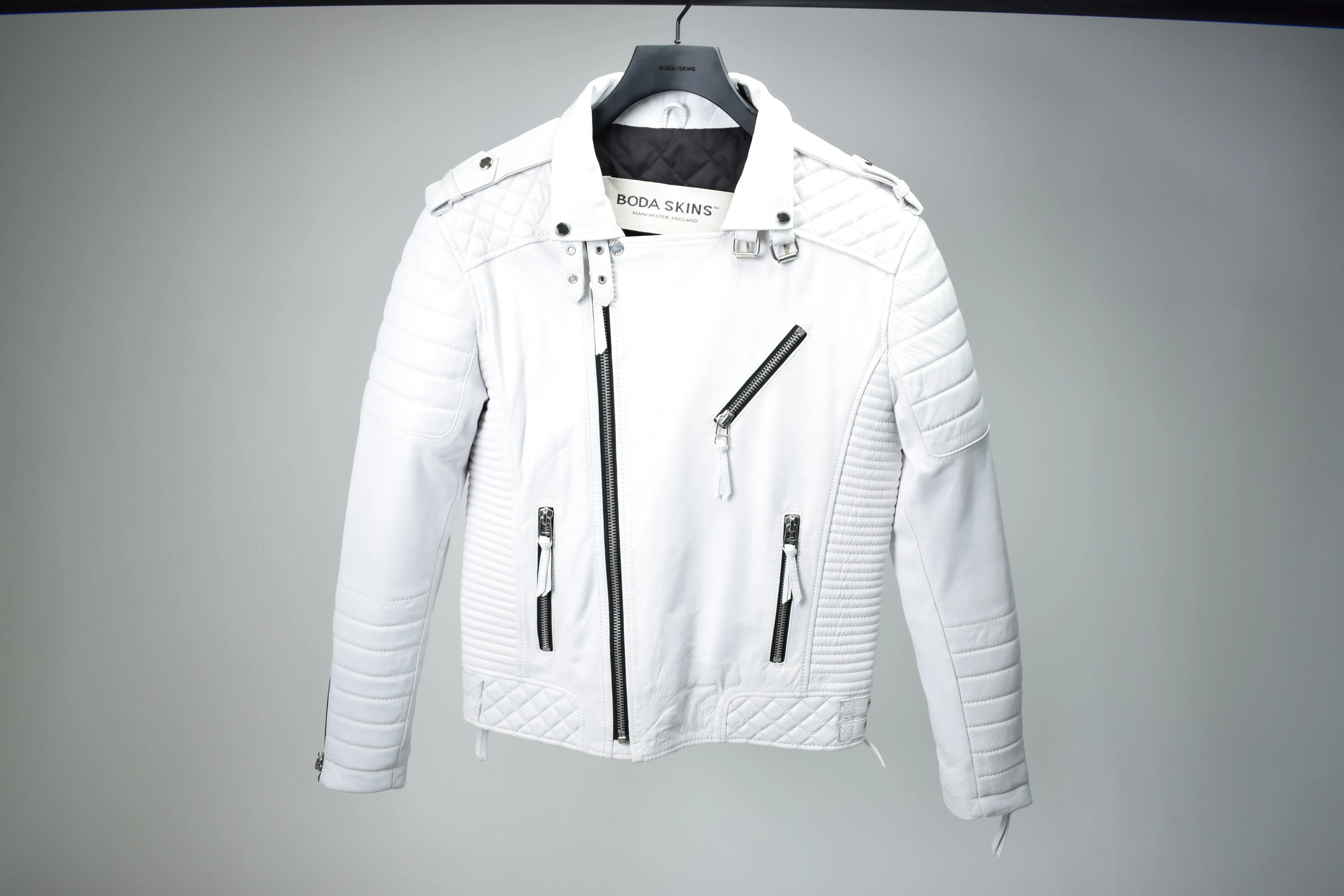 SM082 / Kay Michaels HYBRID: WHITE (Men's) sold by Boda Skins