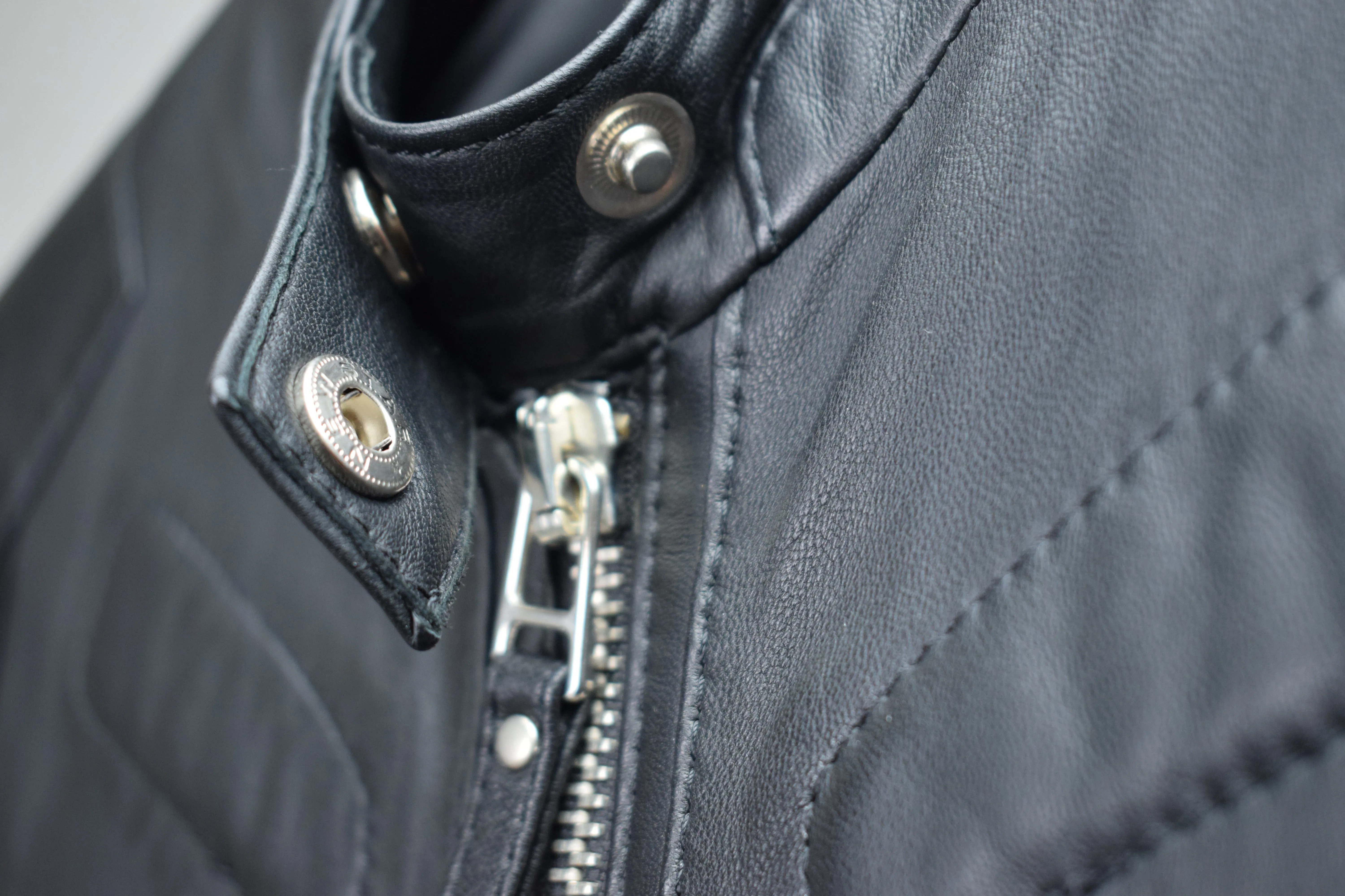 Cafe Racer Suede: Silver Hardware / Mens / XS / Excellent sold by Boda Skins product image thumbnail 2