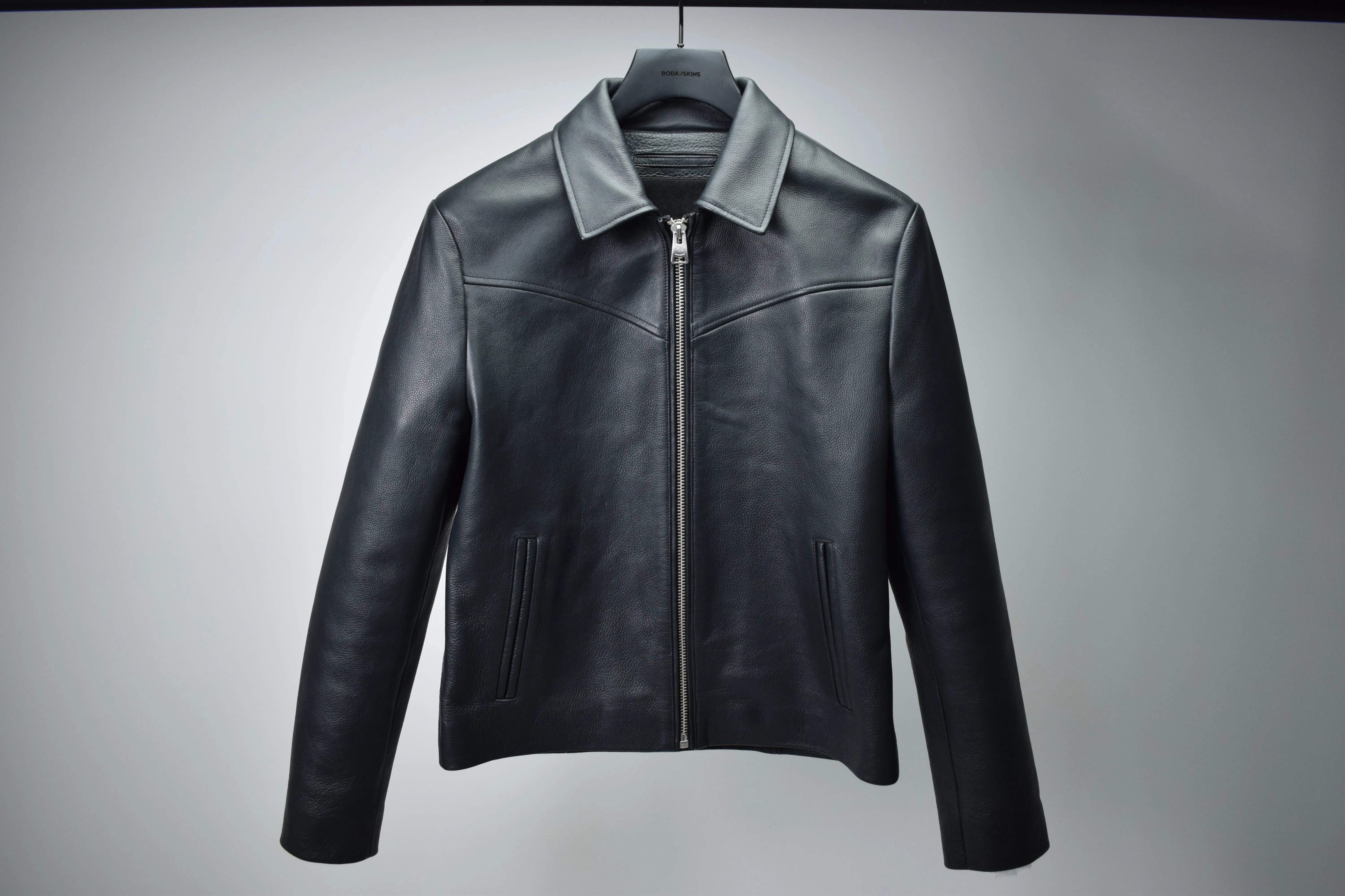 SM056 / Hendrix (MEN'S) sold by Boda Skins