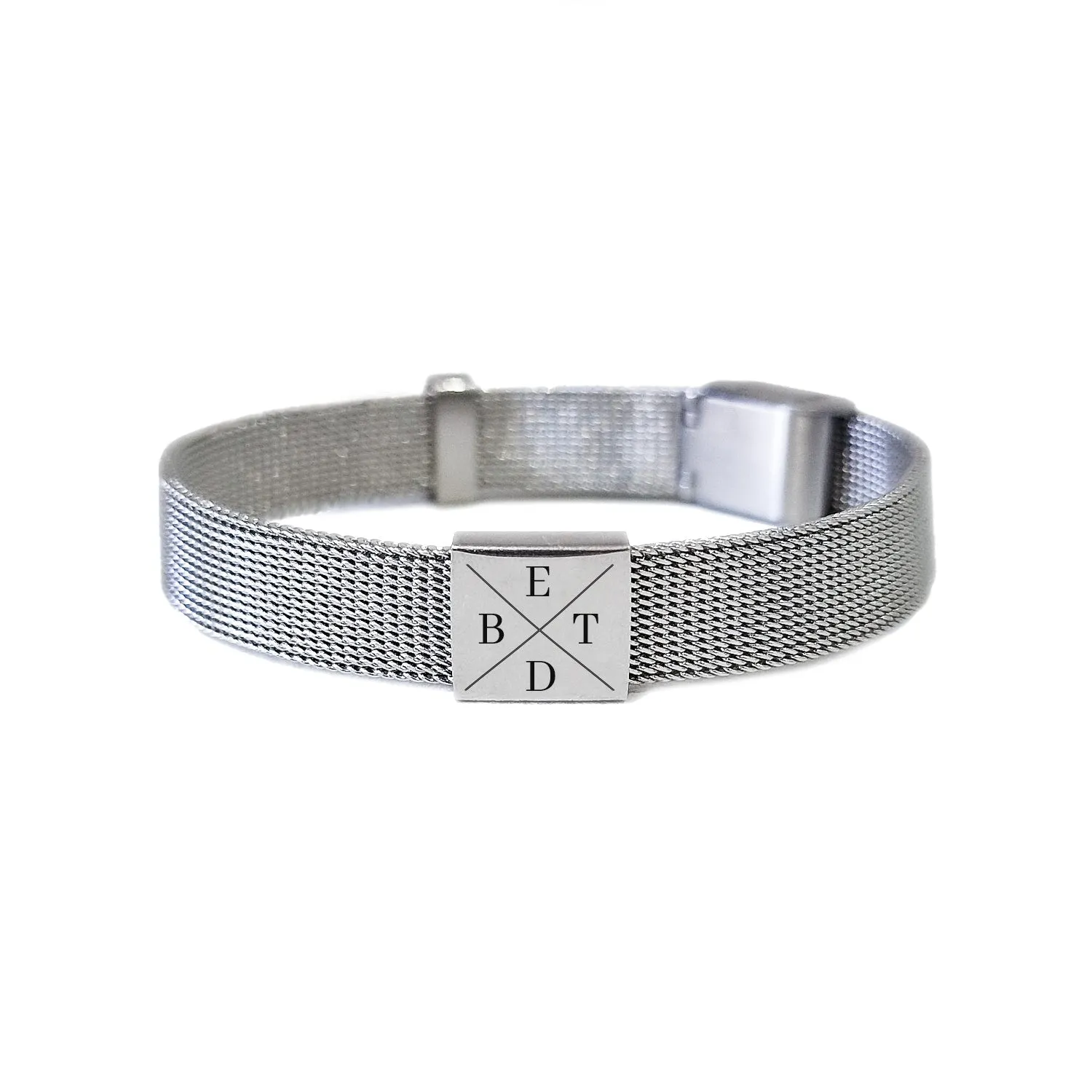 Pulsera minimalista personalizada con iniciales sold by alma