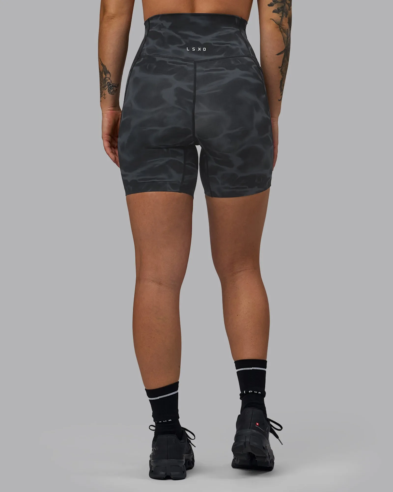 Elixir Mid Short Tight With Pockets - Tranquil-Black sold by LSKD product image thumbnail 5