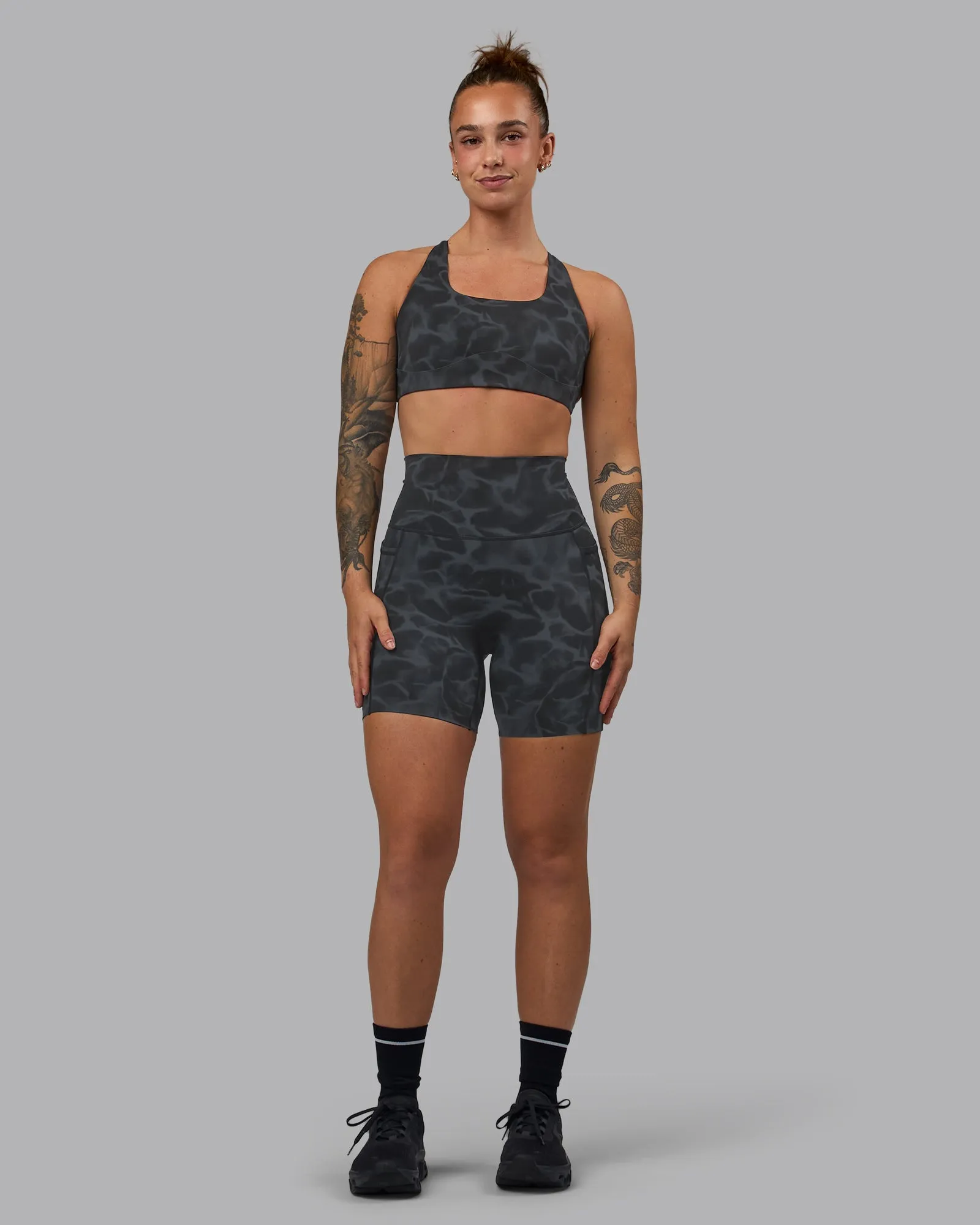 Elixir Mid Short Tight With Pockets - Tranquil-Black sold by LSKD product image thumbnail 2