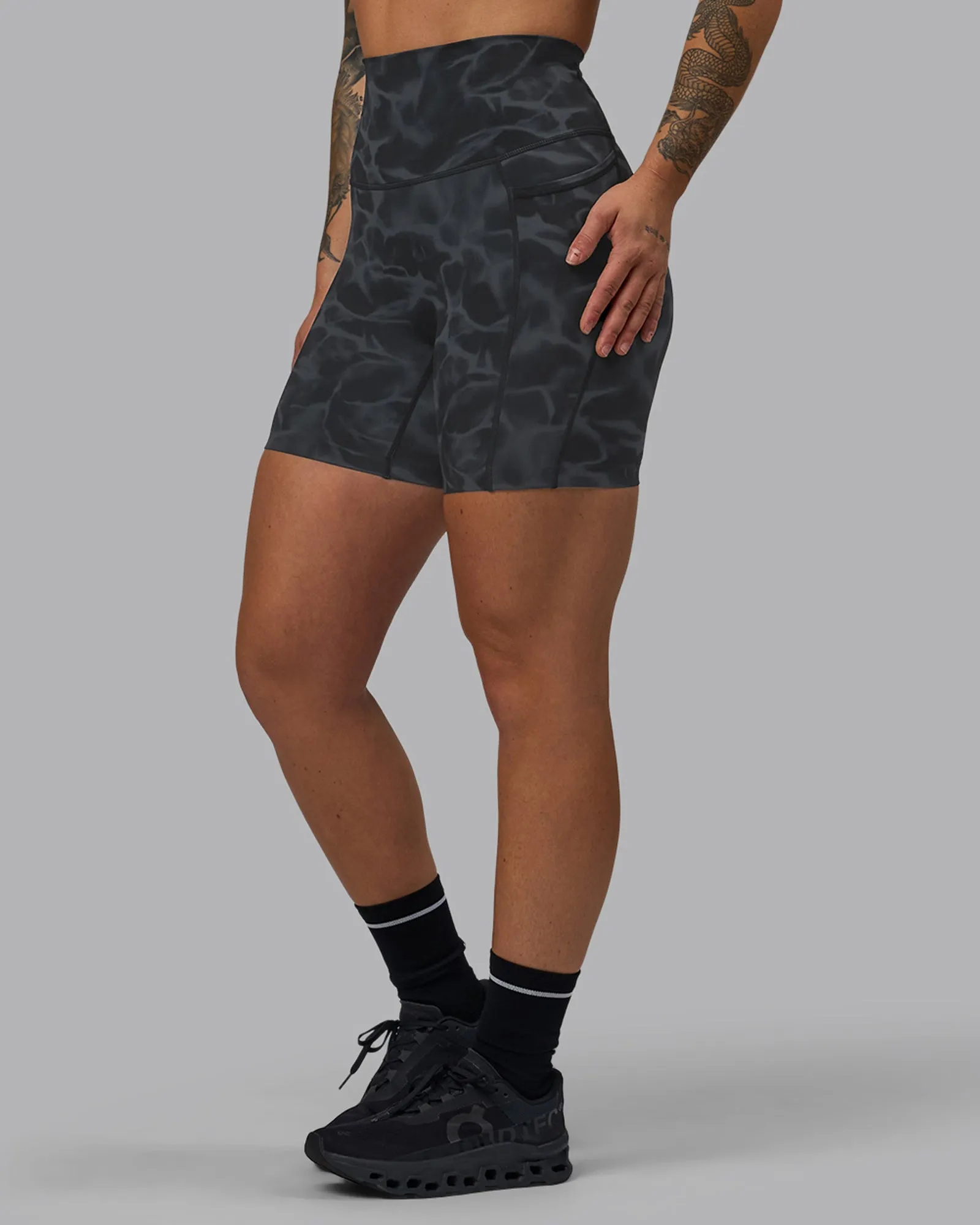 Elixir Mid Short Tight With Pockets - Tranquil-Black sold by LSKD product image thumbnail 3