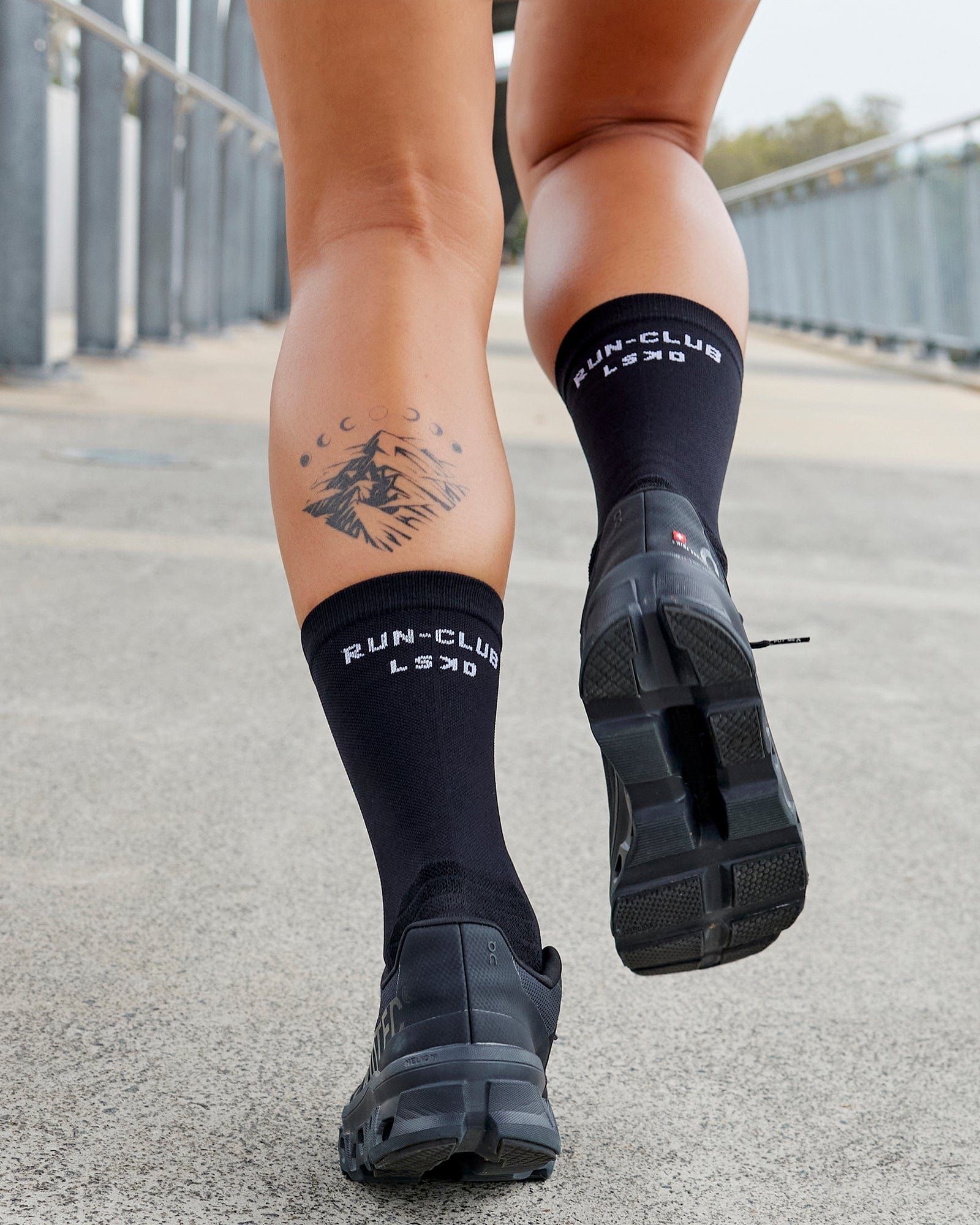 RUN–CLUB Performance Crew Socks - Black-White sold by LSKD