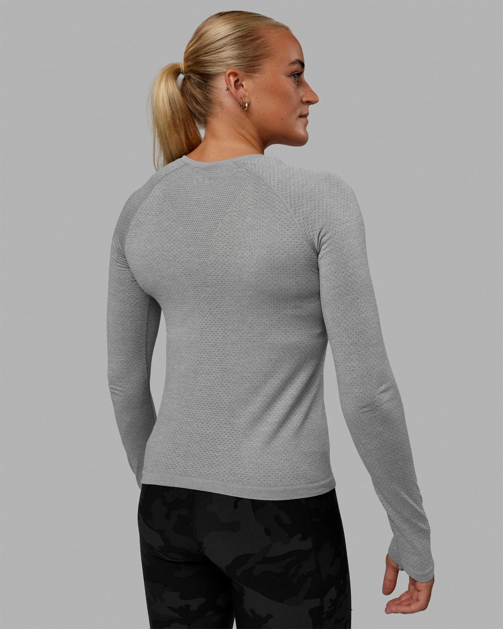 AeroFLX+ Seamless Long Sleeve Tee - Light Grey Marl sold by LSKD product image thumbnail 4