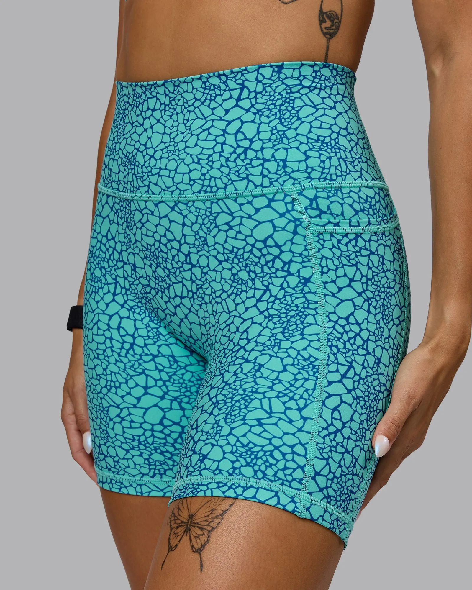 Fusion Ultra High-Rise 6" Short Pockets - Aquatic Awe Vitality Print sold by LSKD product image thumbnail 5