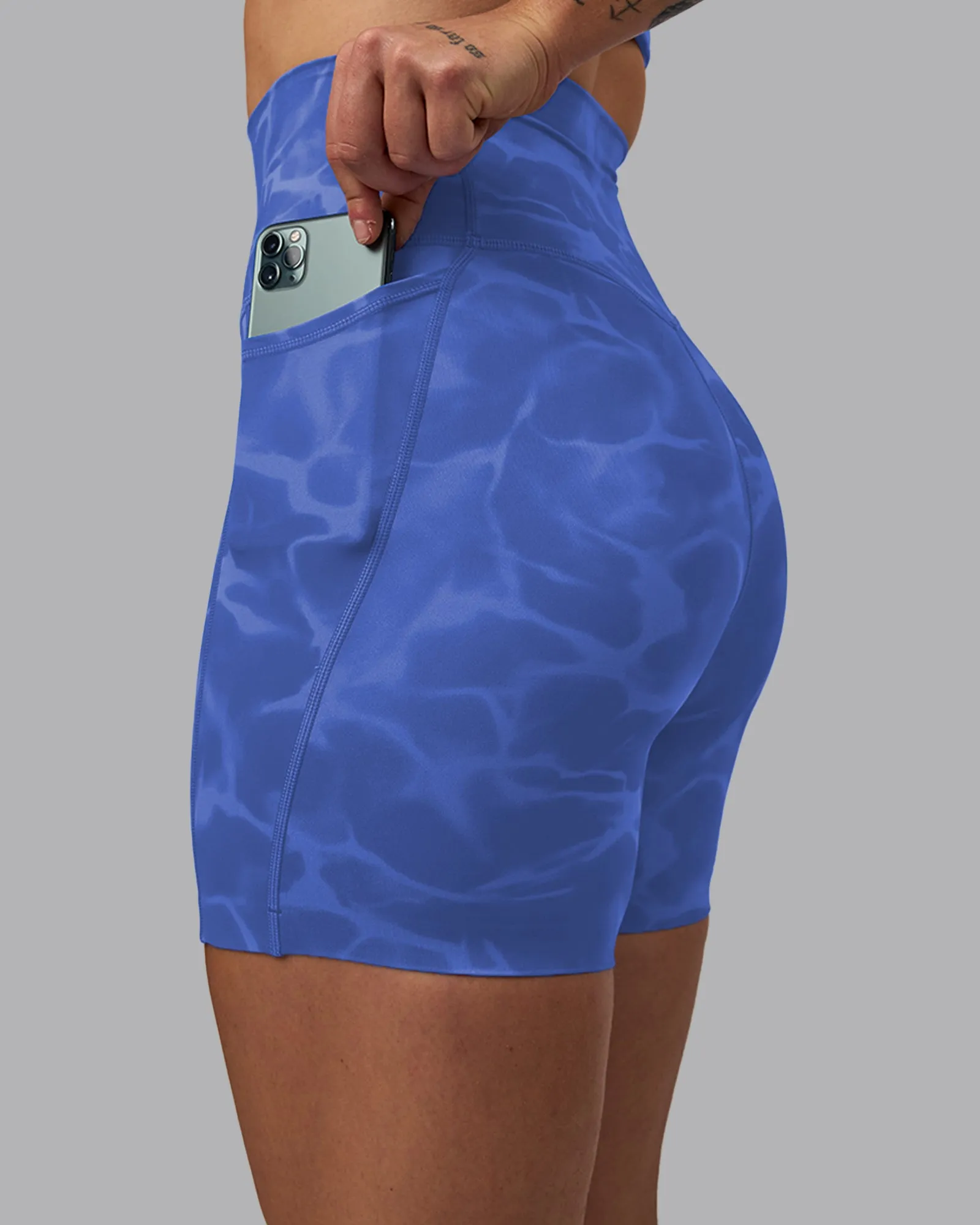 Elixir Ultra High-Rise 6" Short Pockets - Tranquil-Power Cobalt sold by LSKD product image thumbnail 5