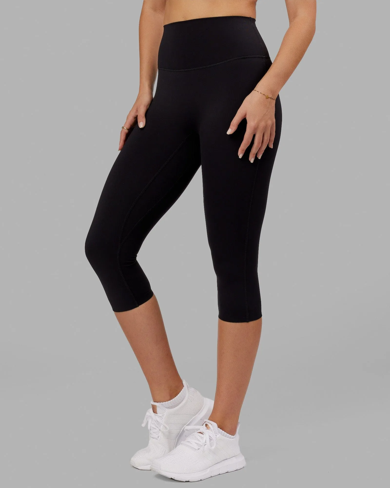 Elixir Ultra High-Rise 3/4 Legging - Black sold by LSKD