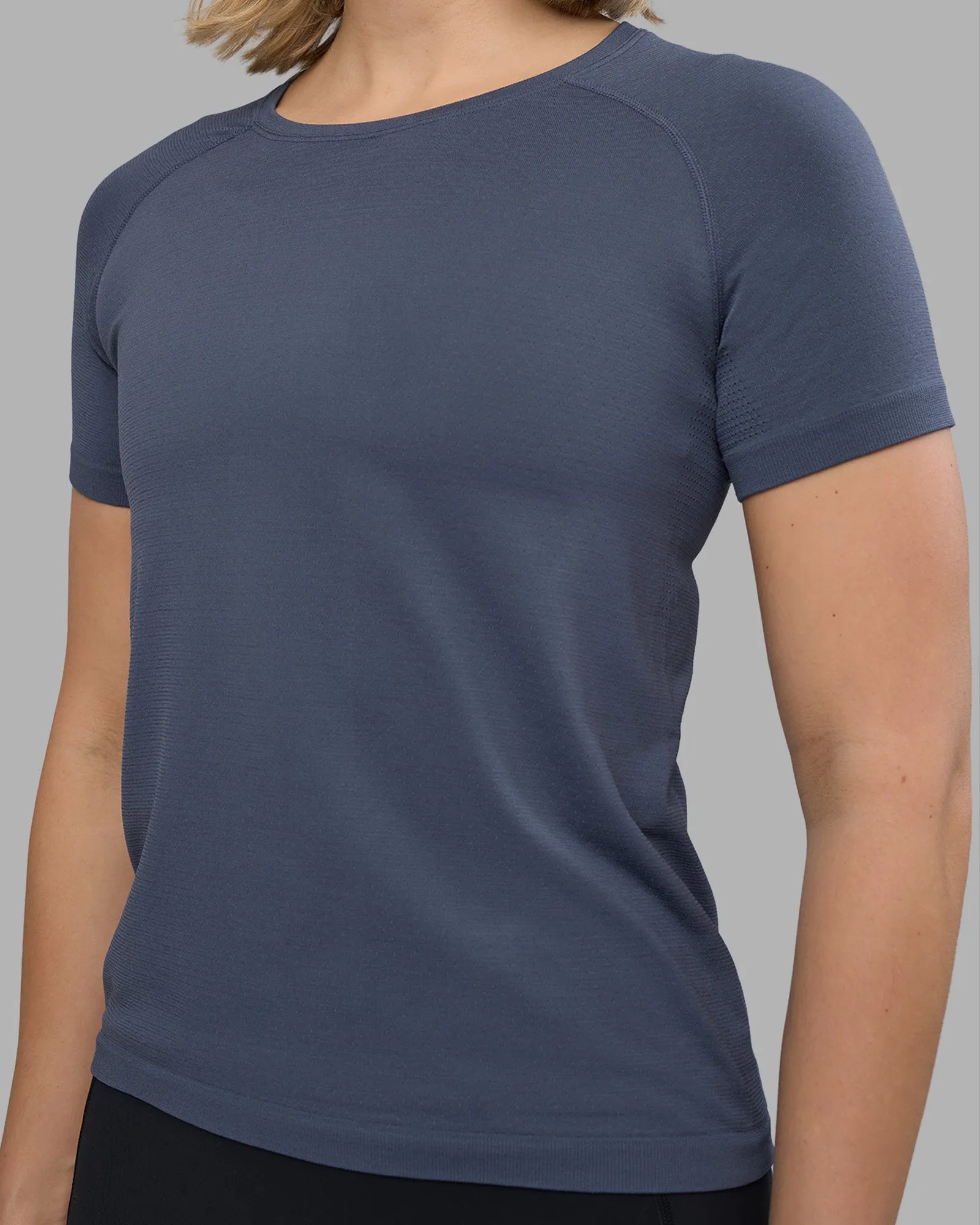 AeroFLX+ Seamless Tee - Night Shadow/Night Shadow sold by LSKD product image thumbnail 4