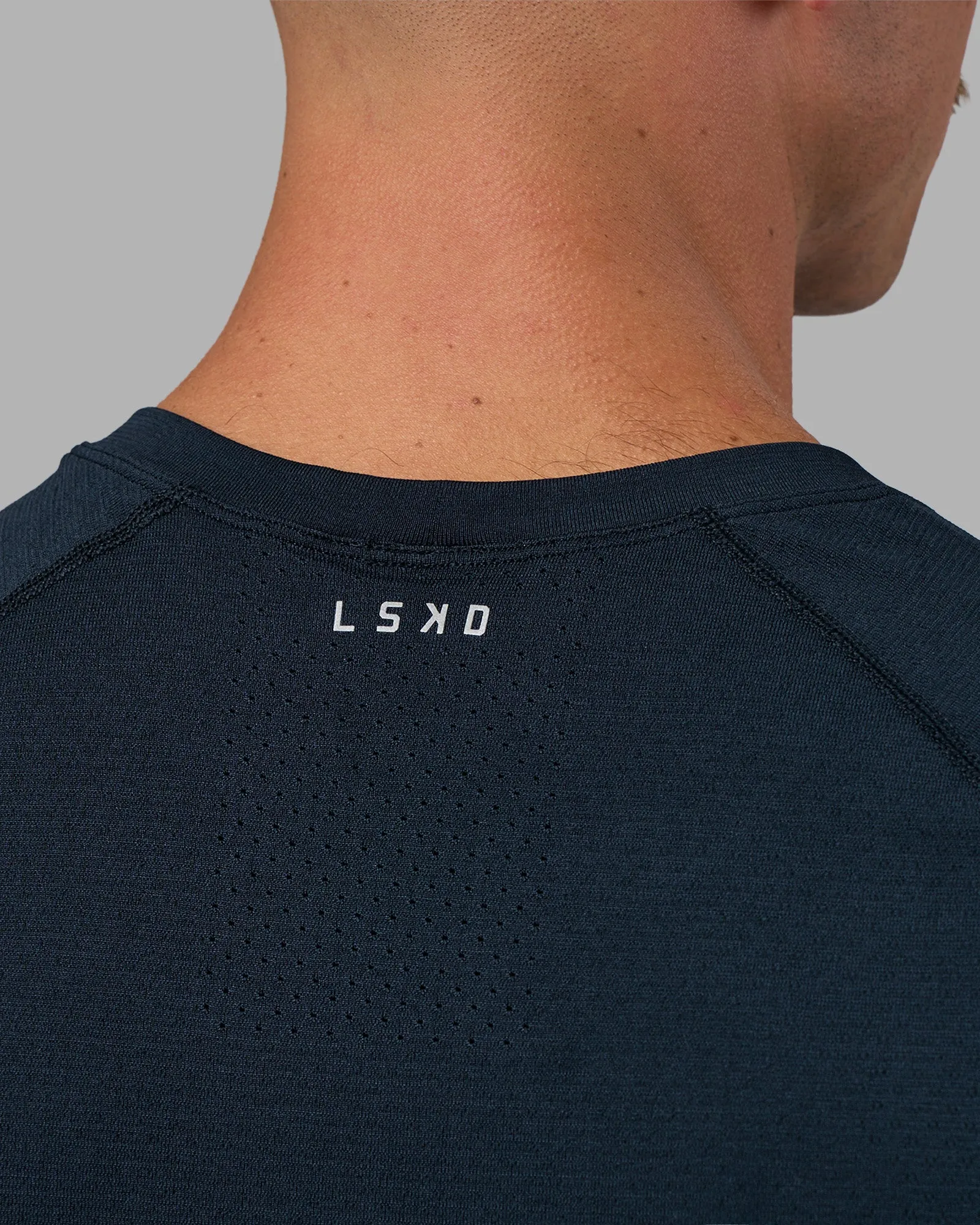 AeroFLX+ Seamless Tee - Navy/Navy sold by LSKD product image thumbnail 4
