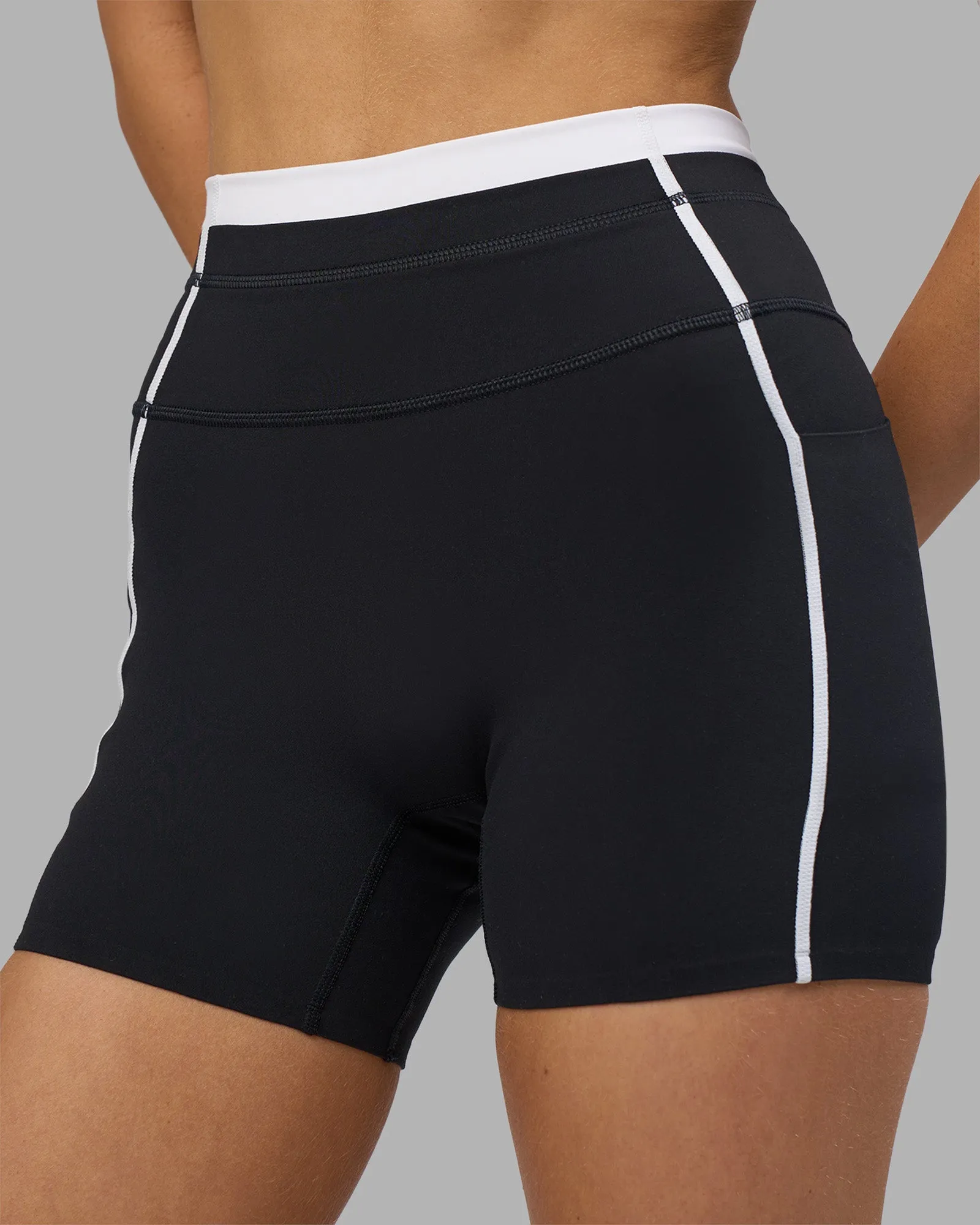 Liberate Contrast High-Rise 4" Short Pockets - Black-White sold by LSKD product image thumbnail 3