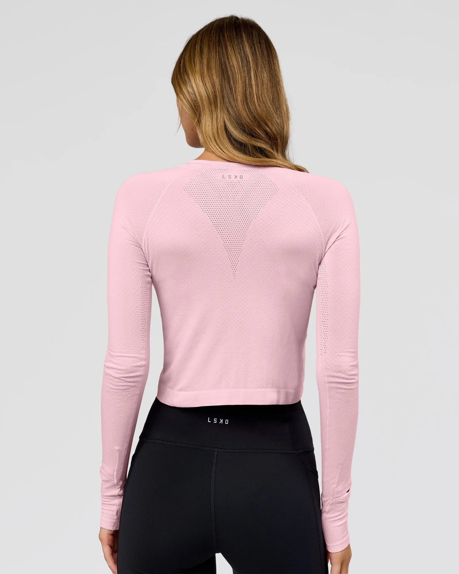 AeroFLX+ Seamless Long Sleeve Skimmer Tee - Marshmallow/Marshmallow sold by LSKD product image thumbnail 4