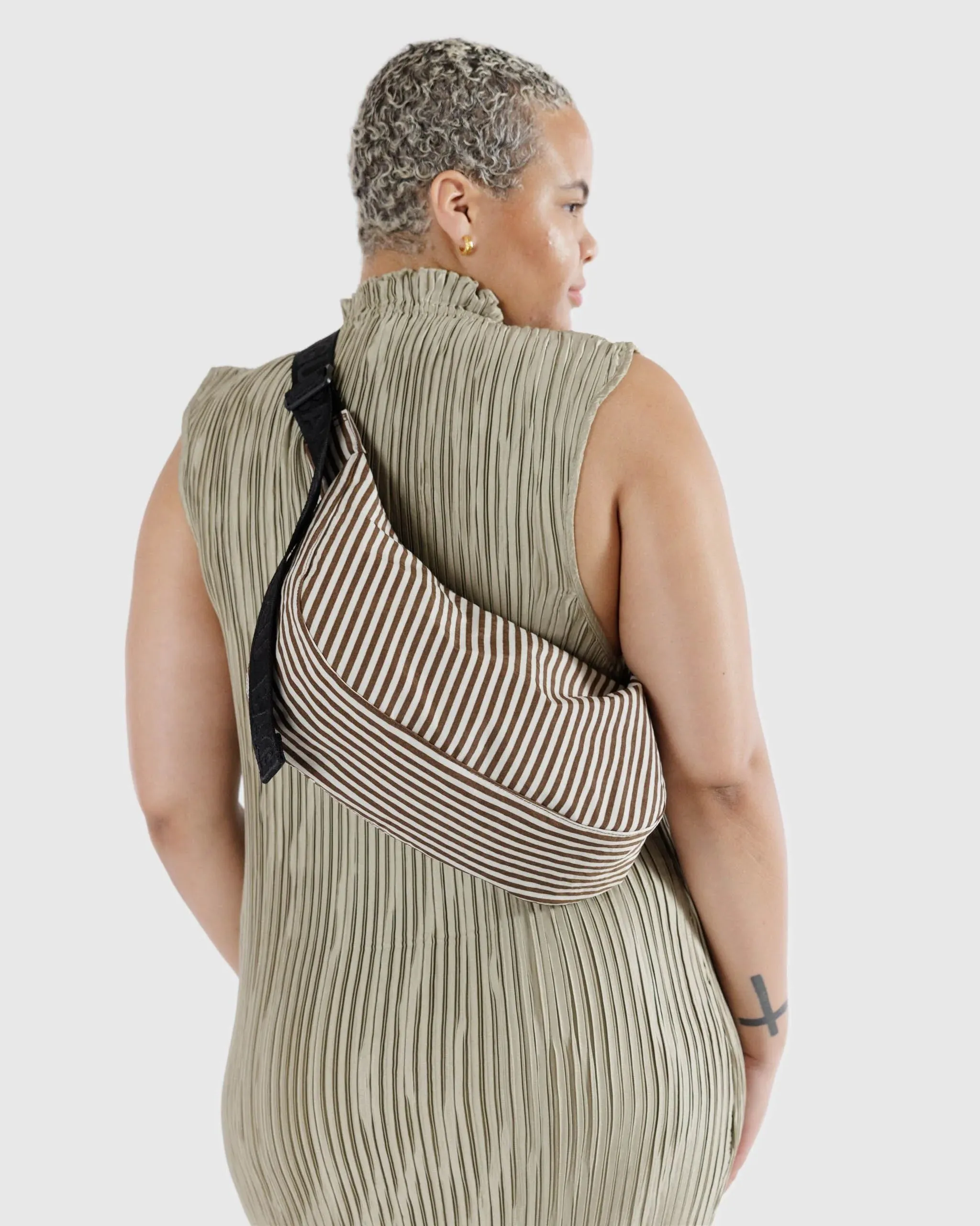 Baggu | Medium Nylon Crescent Bag - Brown Stripe sold by Fort product image thumbnail 2