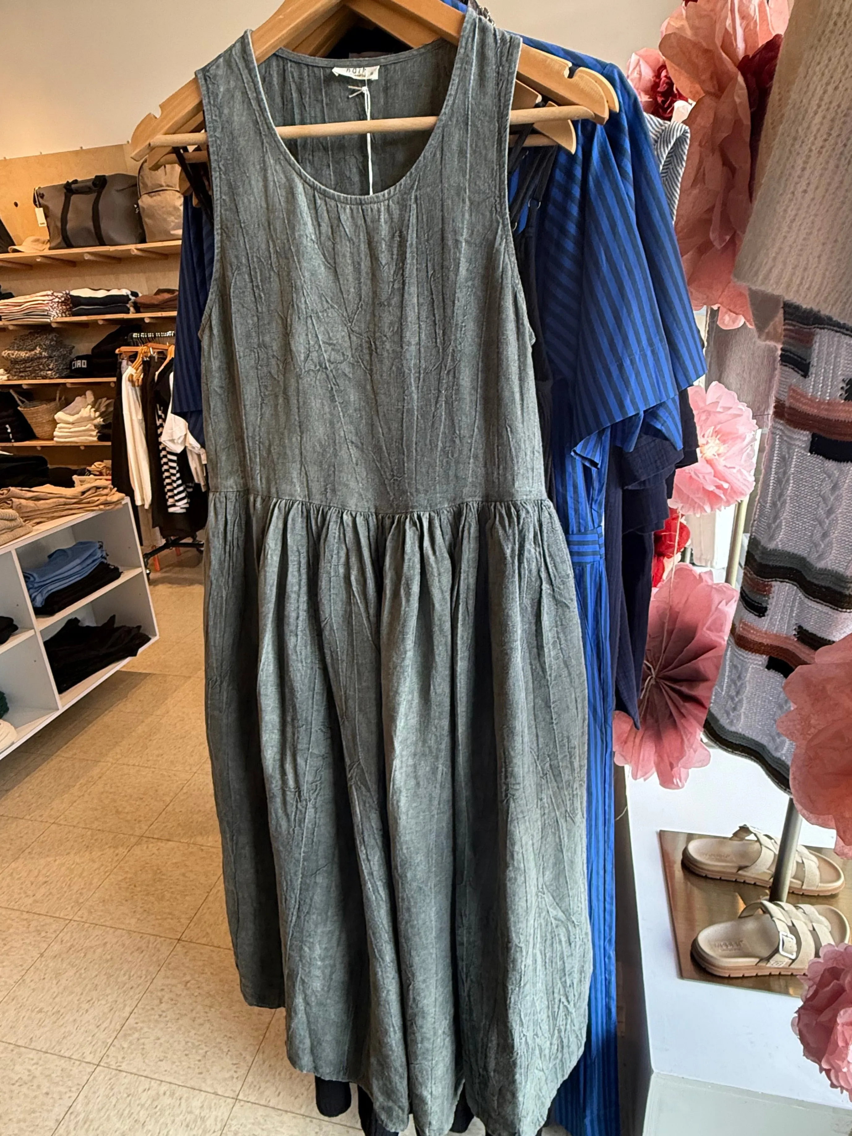 Naïf | Calla Dress - Crinkle Linen Olive Green sold by Fort product image thumbnail 4