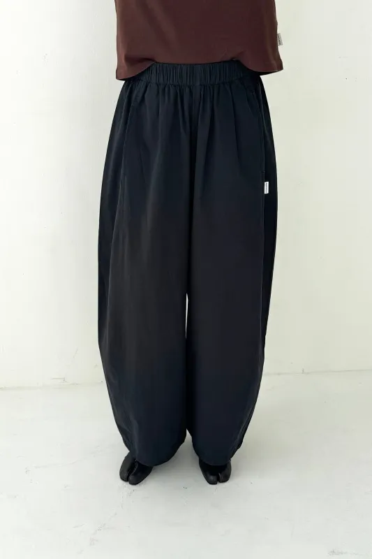 Le Bon Shoppe | Parachute Pants - Black made by Le Bon Shoppe