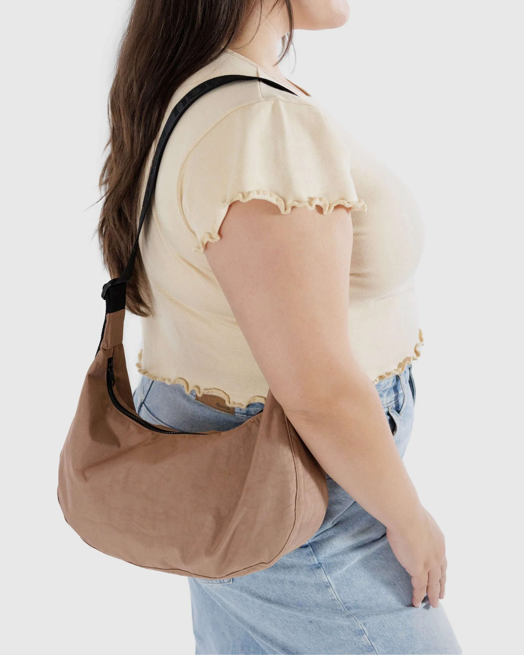 BAGGU ショルダーバッグ Medium Nylon Crescent Bagライトブルー BAGGU Medium Nylon Crescent Bag Light Blue Gingham – Omoi