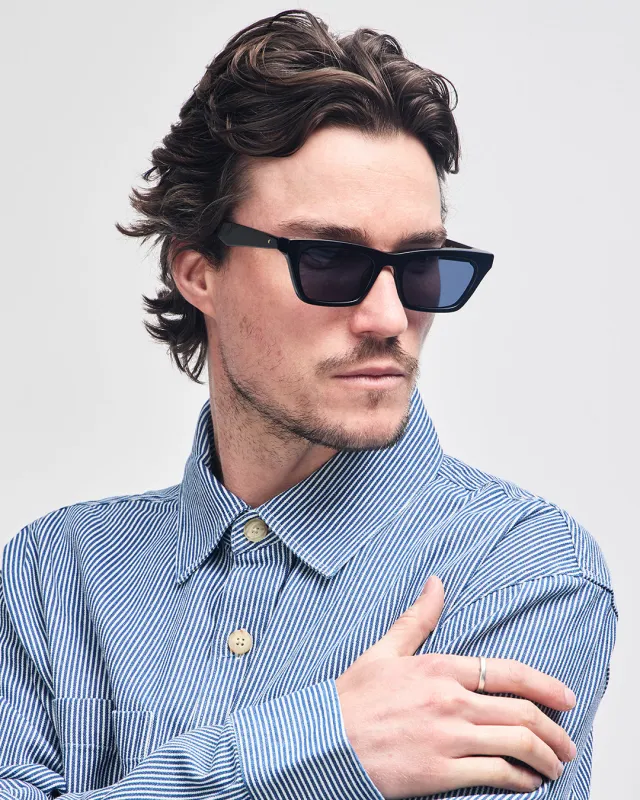 Brockhouse - Black made by Deus Ex Machina