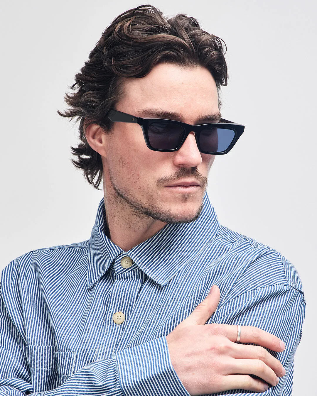 Brockhouse - Black sold by Deus Ex Machina