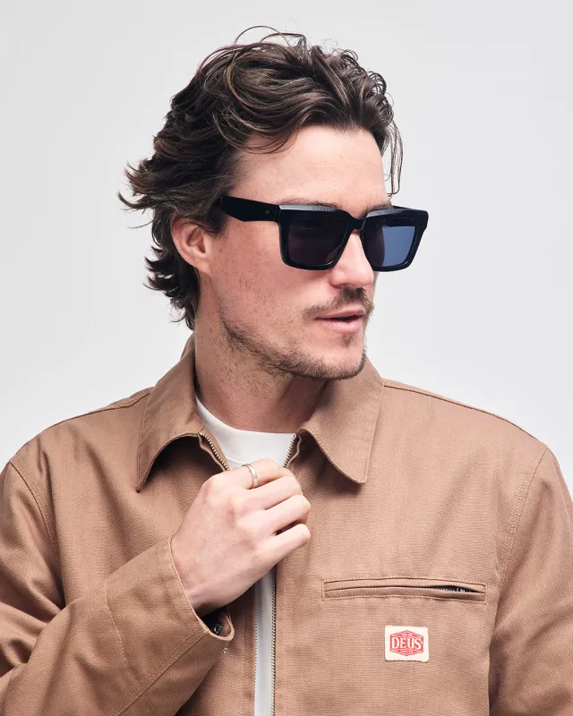 Dunstall - Black sold by Deus Ex Machina