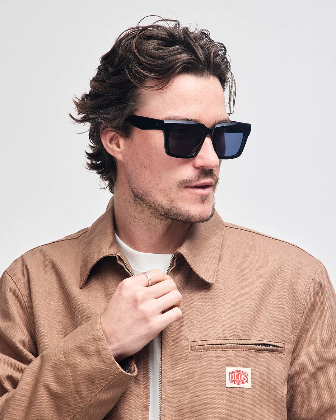 Dunstall - Black sold by Deus Ex Machina