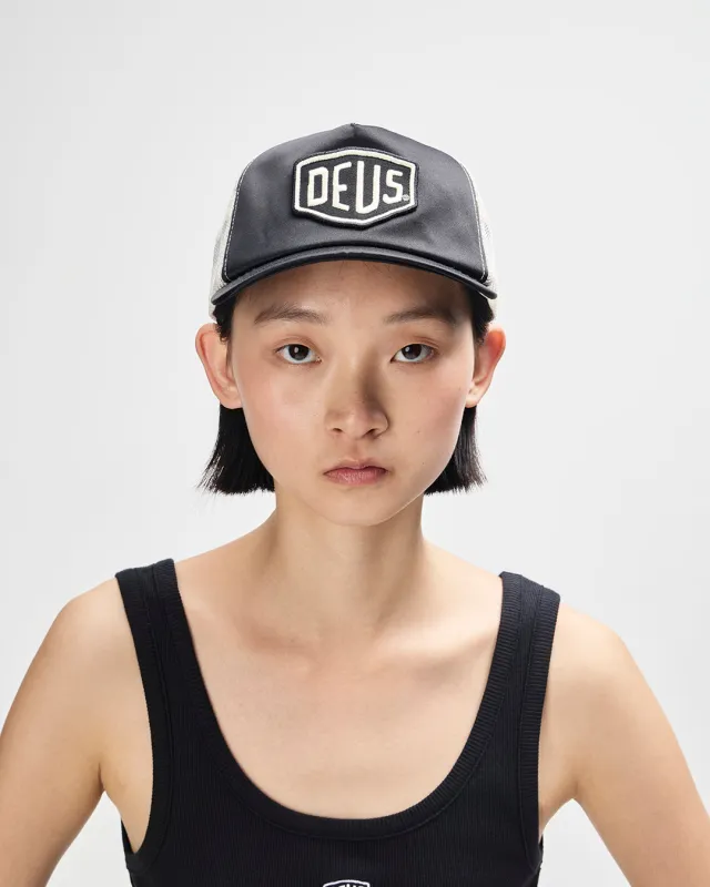 Paris Shield Trucker - Black made by Deus Ex Machina