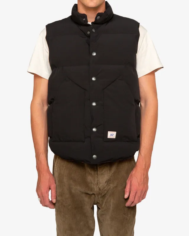 Robson Padded Vest (Regular Fit) - Black made by Deus Ex Machina