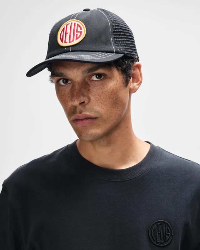 Pill Trucker - Black made by Deus Ex Machina