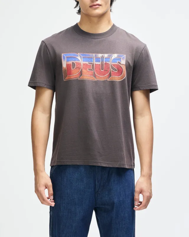 Desert Rambler Tee - Anthracite Grey made by Deus Ex Machina