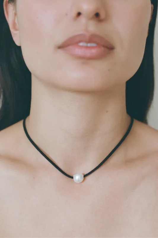 Maja Necklace - Pearl - By Ayllon sold by St. Agni