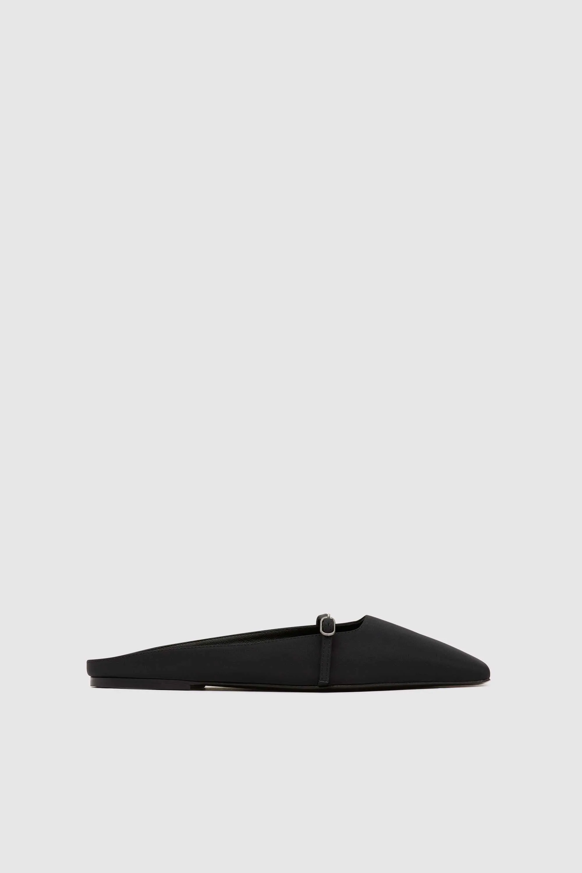 Plié Flat - Black sold by St. Agni