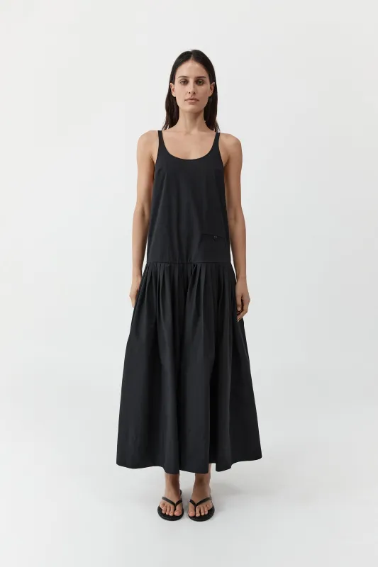 Relaxed Pleat Dress - Black made by St. Agni