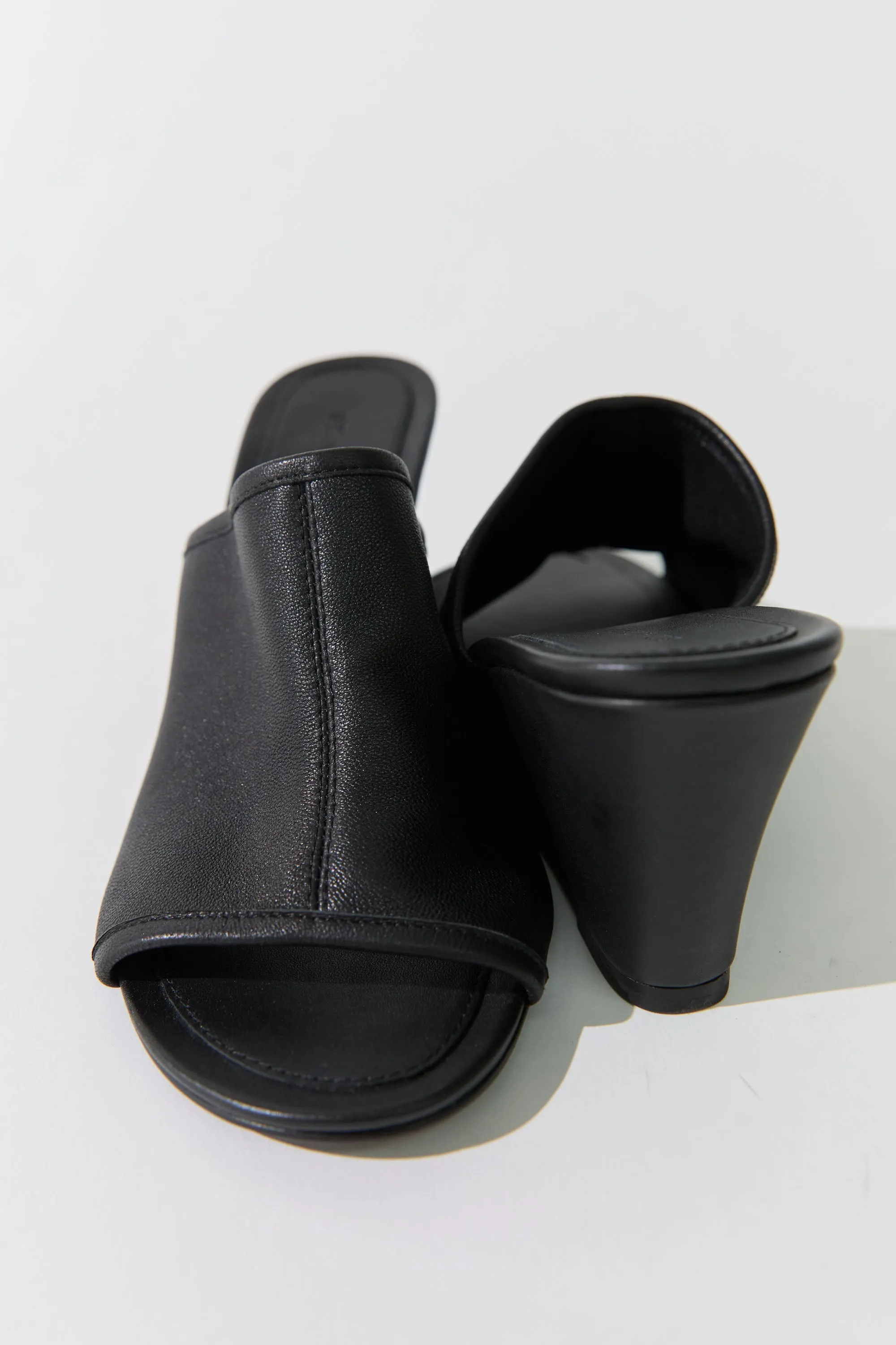 Bandeau Wedge - Black sold by St. Agni product image thumbnail 4