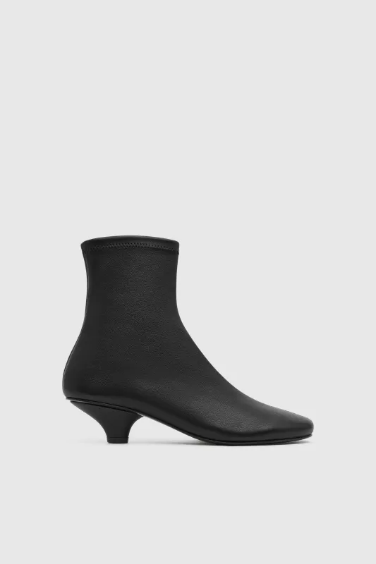 Soft Boot - Black made by St. Agni