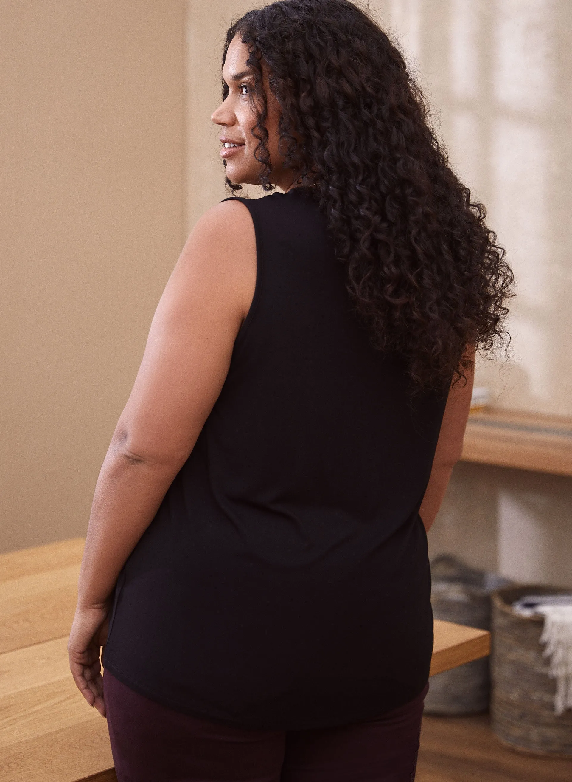 Sleeveless V-Neck Top sold by Laura product image thumbnail 3