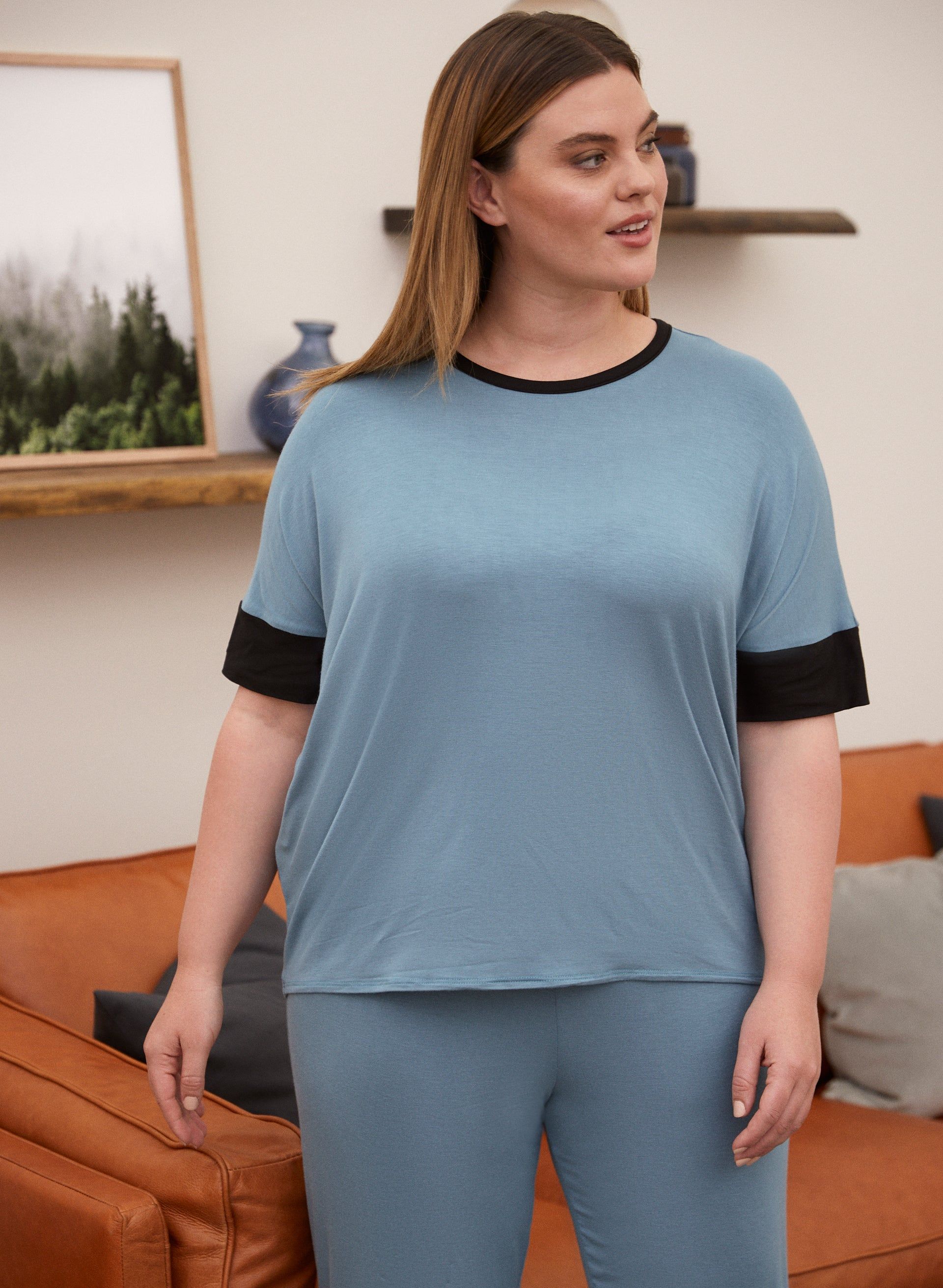 Contrast Detail Pyjama Set sold by Laura product image thumbnail 4