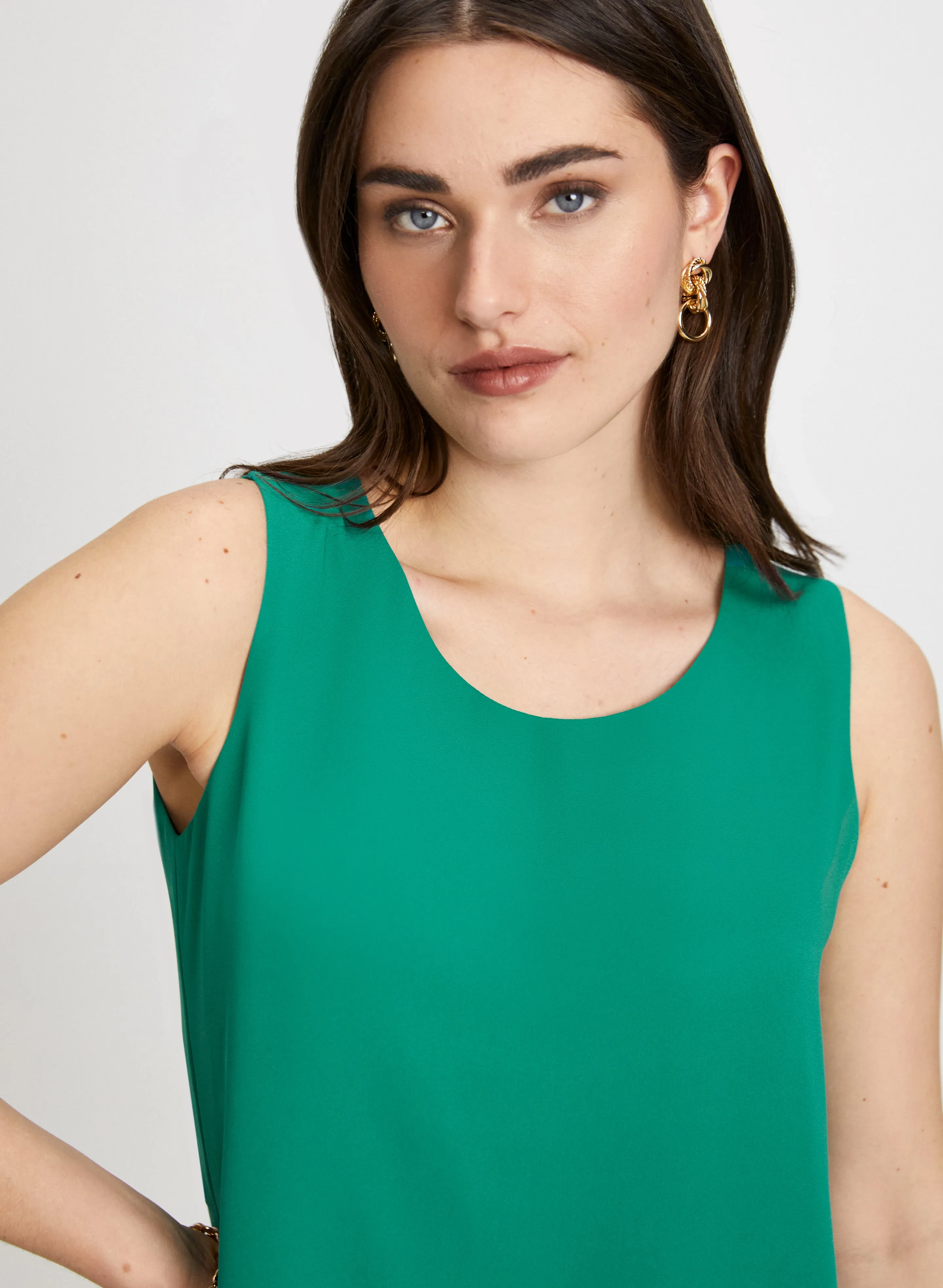 Essential Sleeveless Blouse sold by Laura product image thumbnail 2
