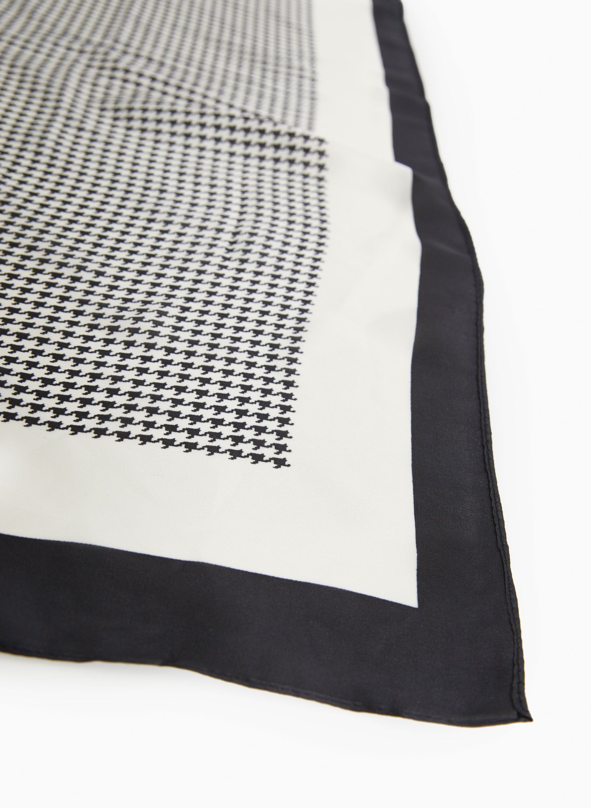 Houndstooth Motif Scarf sold by Laura product image thumbnail 3