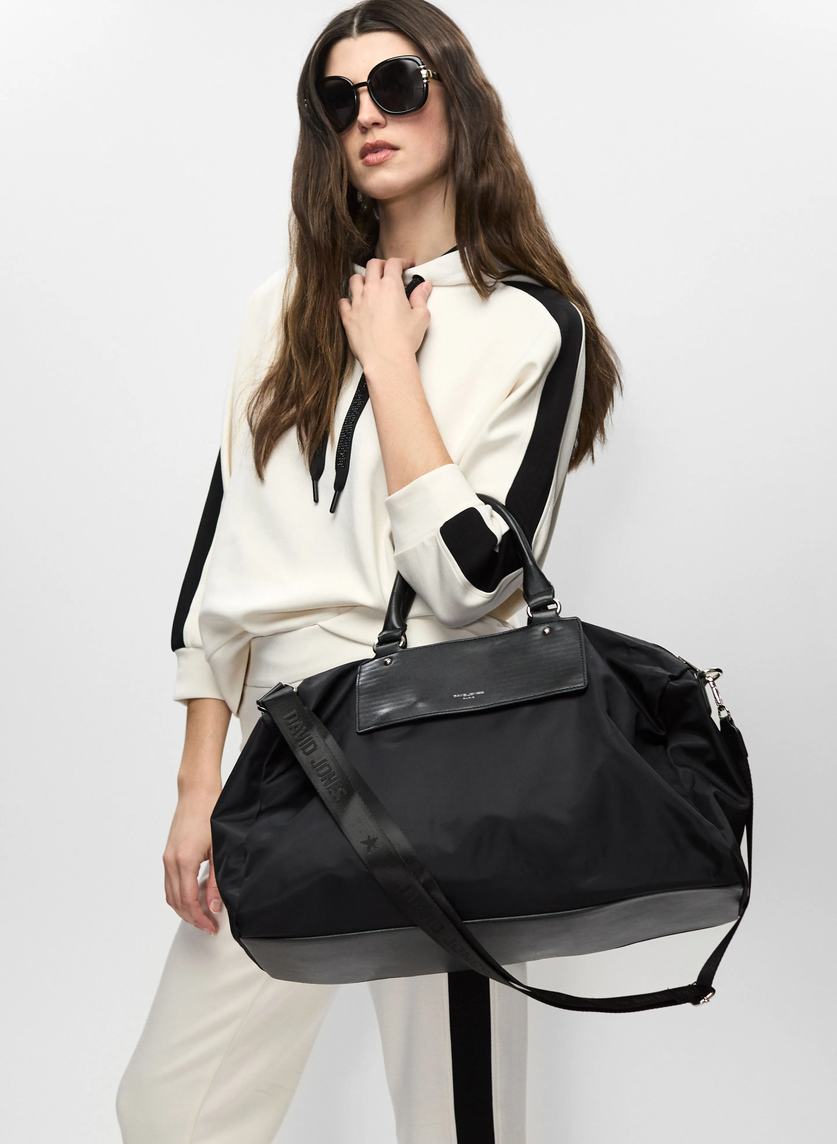 Weekender Bag sold by Laura product image thumbnail 4