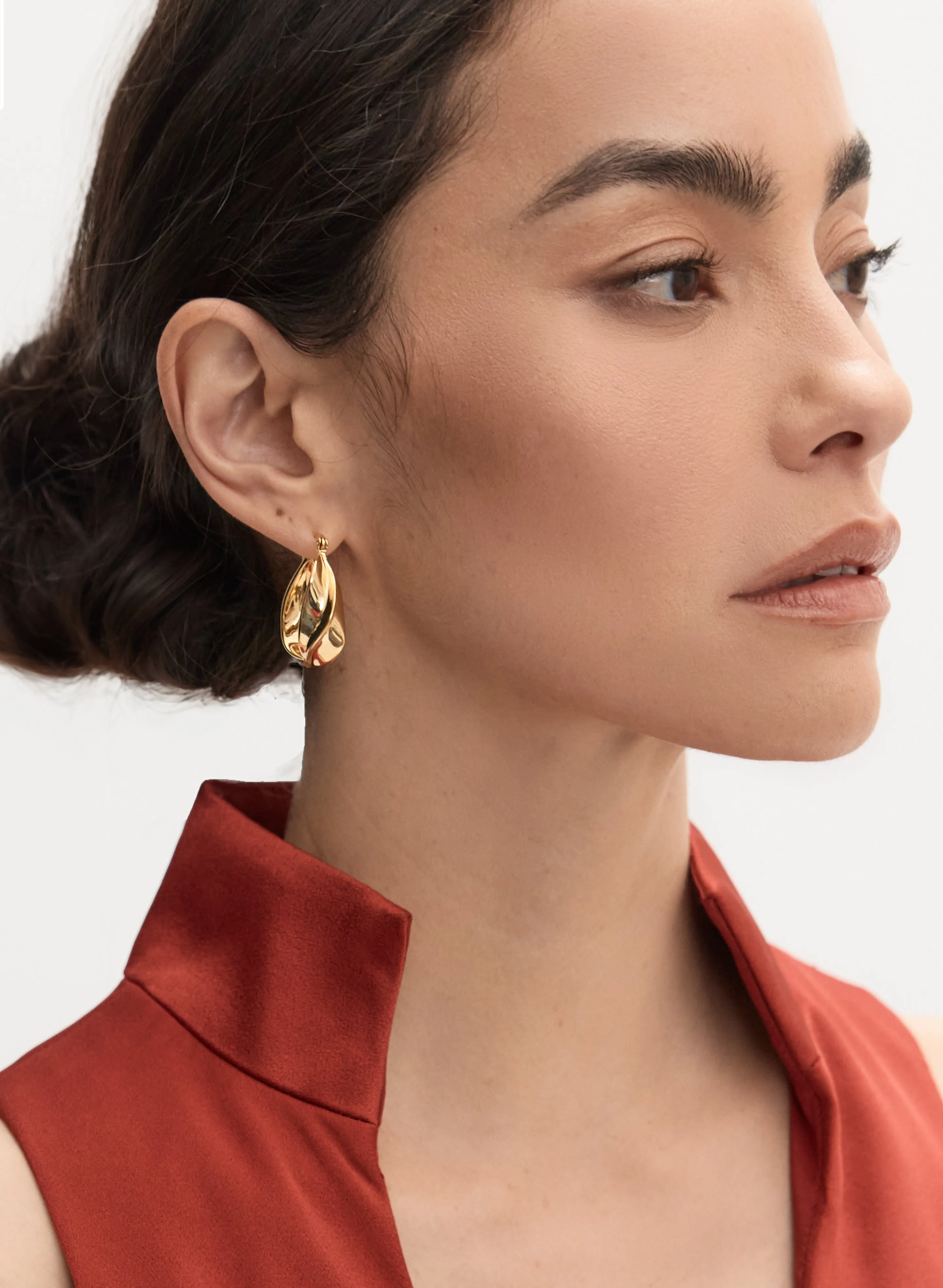 Twist Detail Hoop Earrings sold by Laura product image thumbnail 2